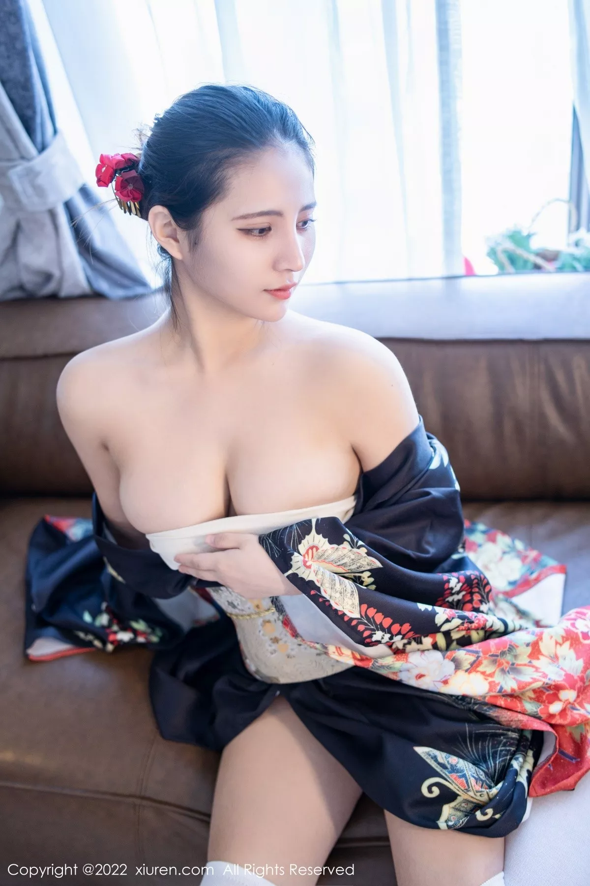 XiuRen第5309期_模特久久Aimee日系居家和服半脱露白色抹胸内衣秀豪乳诱惑写真62P