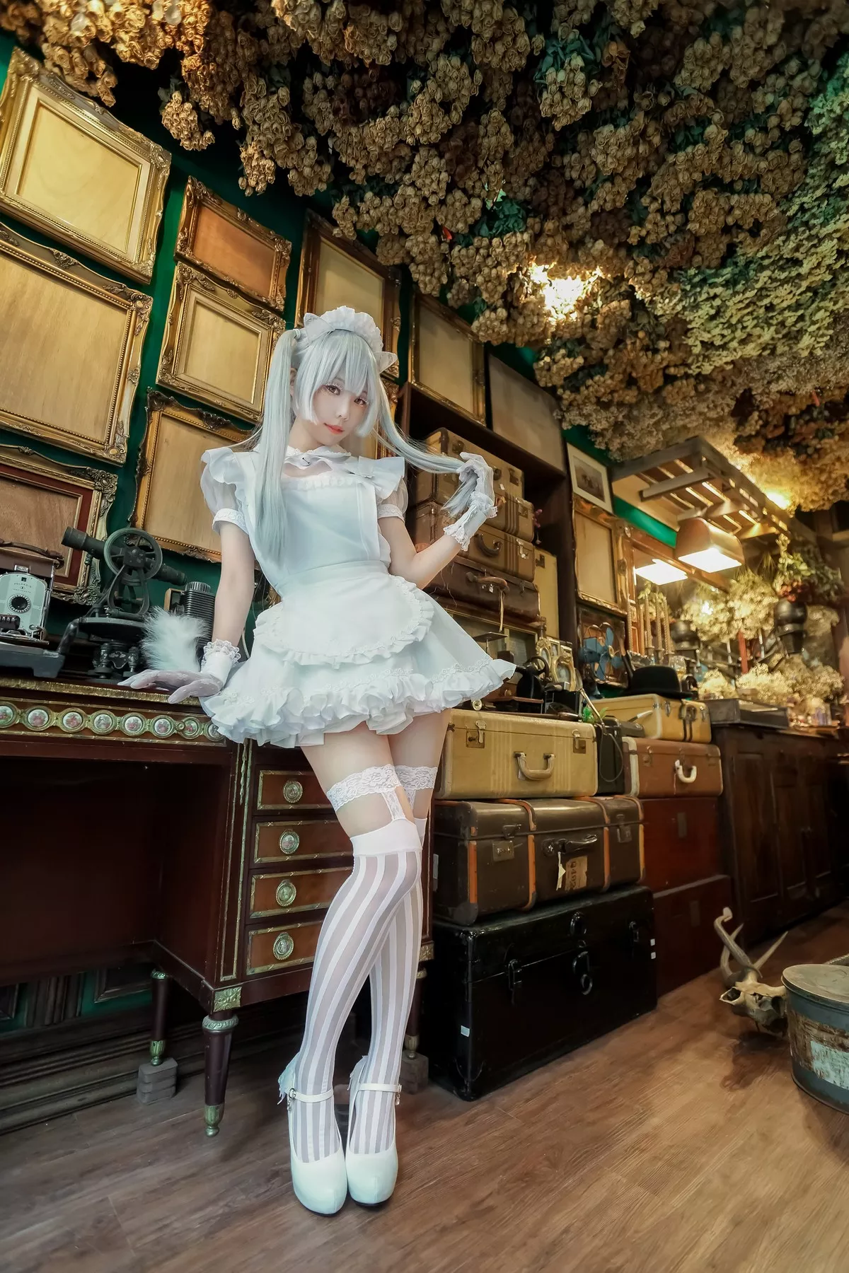 Coser妹子Ely_eee双马尾辫主题户外白色JK制服+室内性感女仆装完美诱惑写真141P