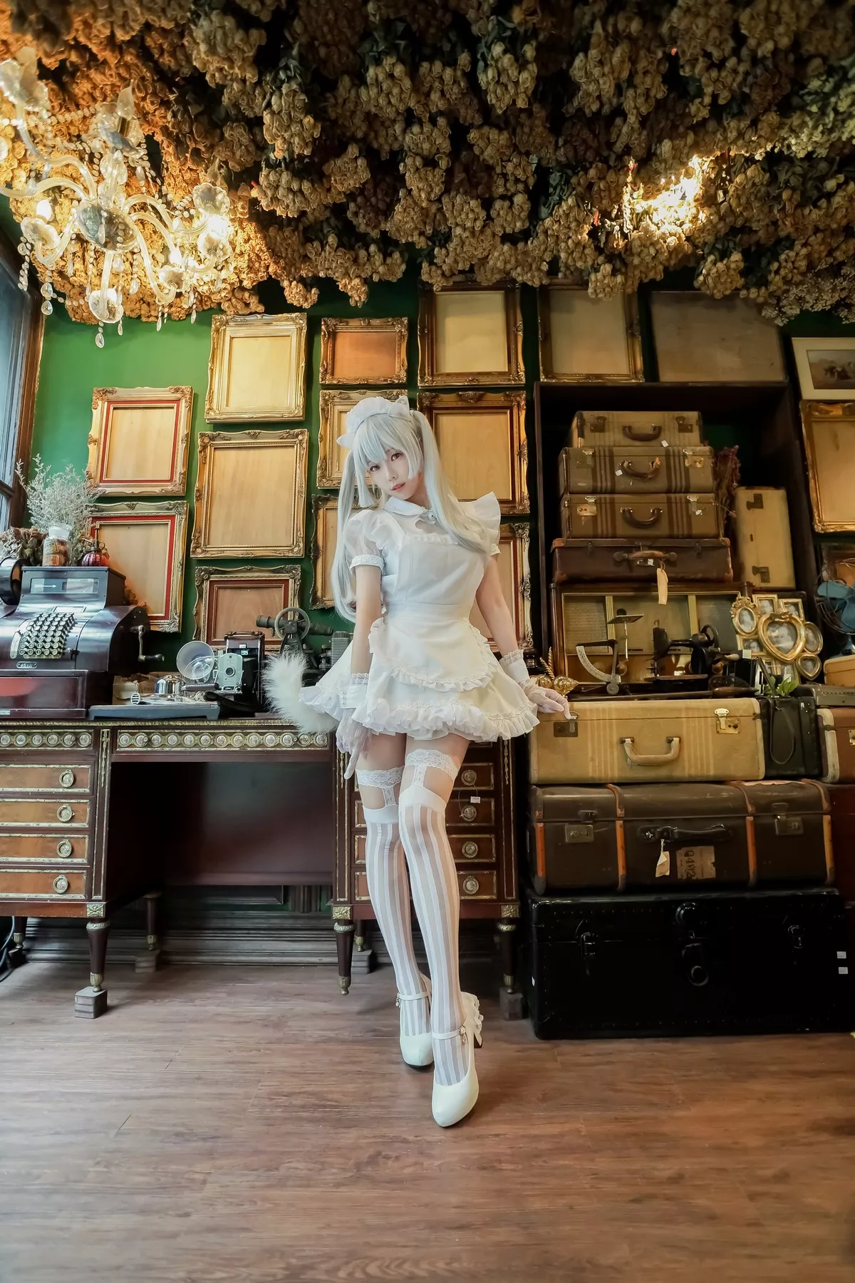 Coser妹子Ely_eee双马尾辫主题户外白色JK制服+室内性感女仆装完美诱惑写真141P
