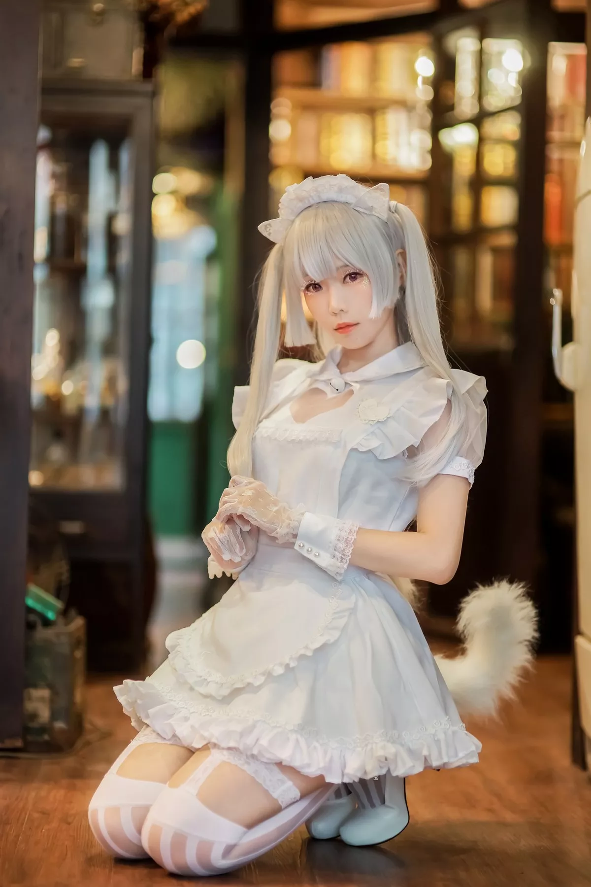 Coser妹子Ely_eee双马尾辫主题户外白色JK制服+室内性感女仆装完美诱惑写真141P