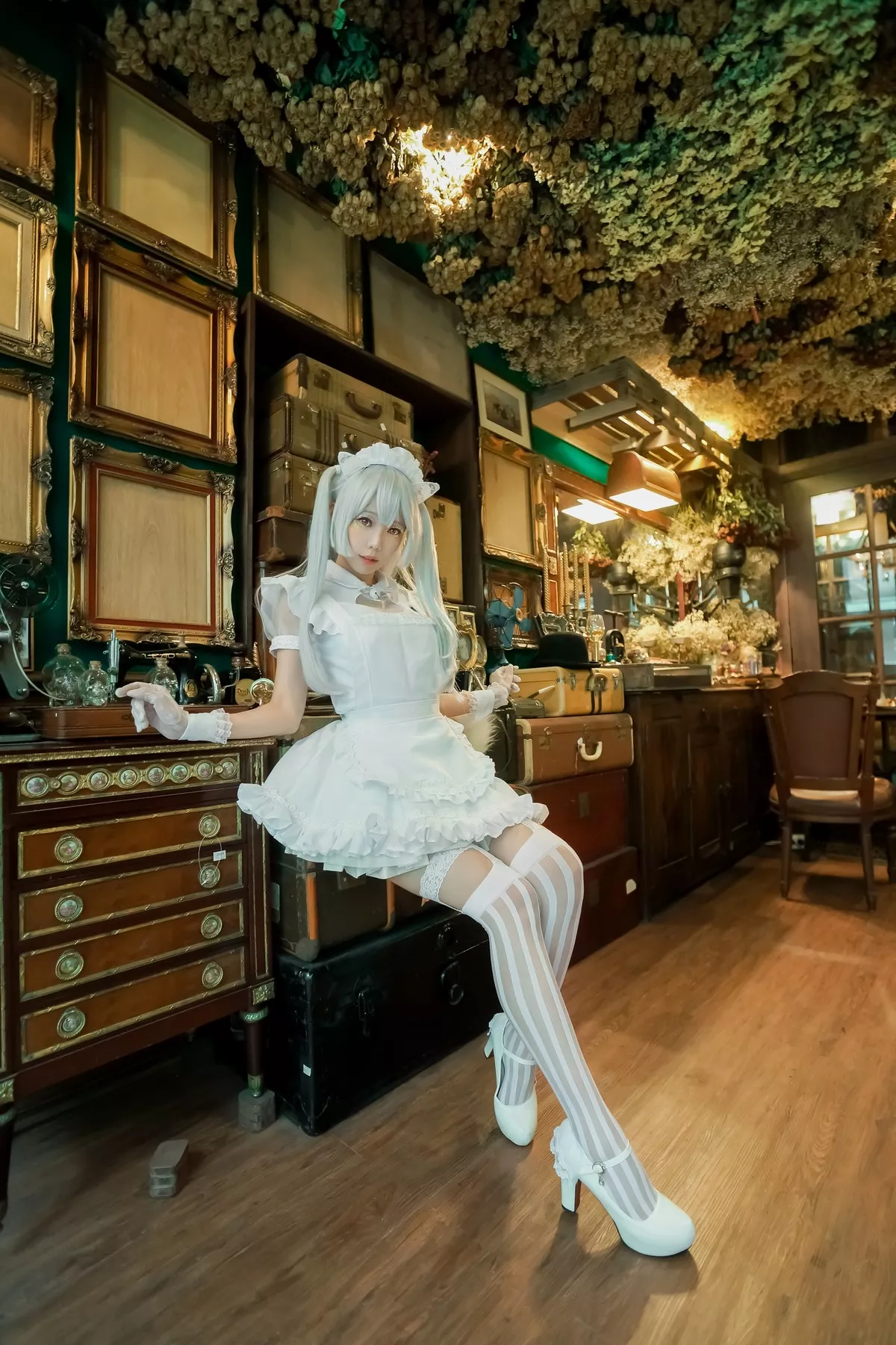 Coser妹子Ely_eee双马尾辫主题户外白色JK制服+室内性感女仆装完美诱惑写真141P