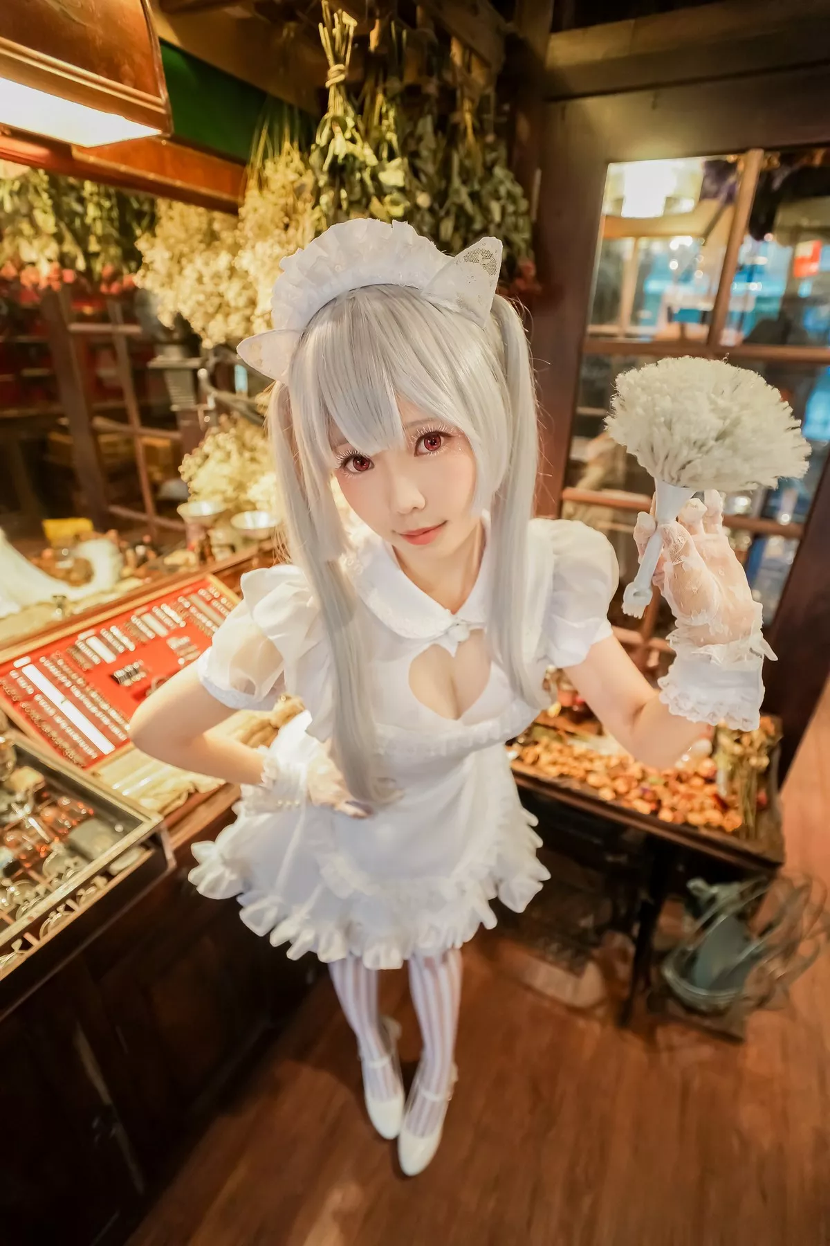 Coser妹子Ely_eee双马尾辫主题户外白色JK制服+室内性感女仆装完美诱惑写真141P