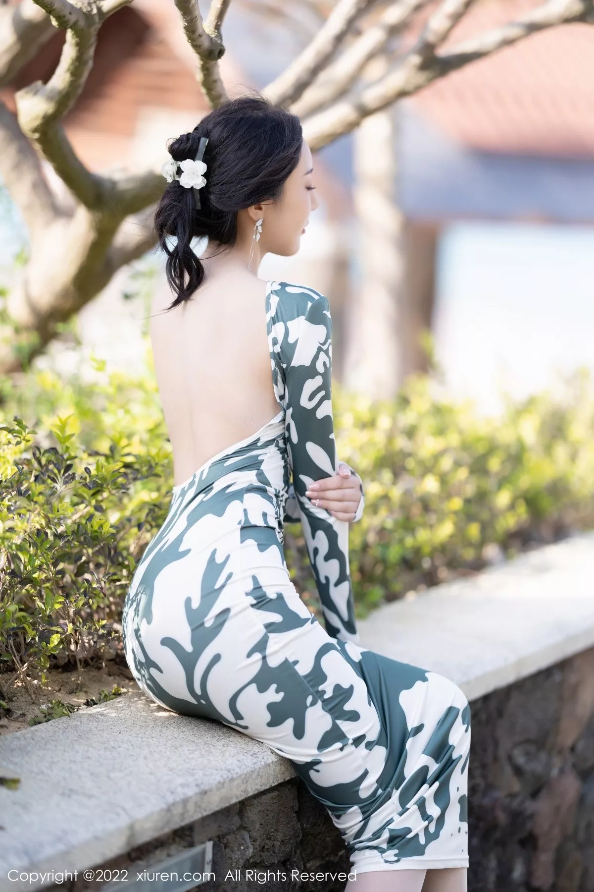 XiuRen第5194期_女神王馨瑶yanni厦门旅拍脱紧身连衣裙露灰色蕾丝内衣诱惑写真90P