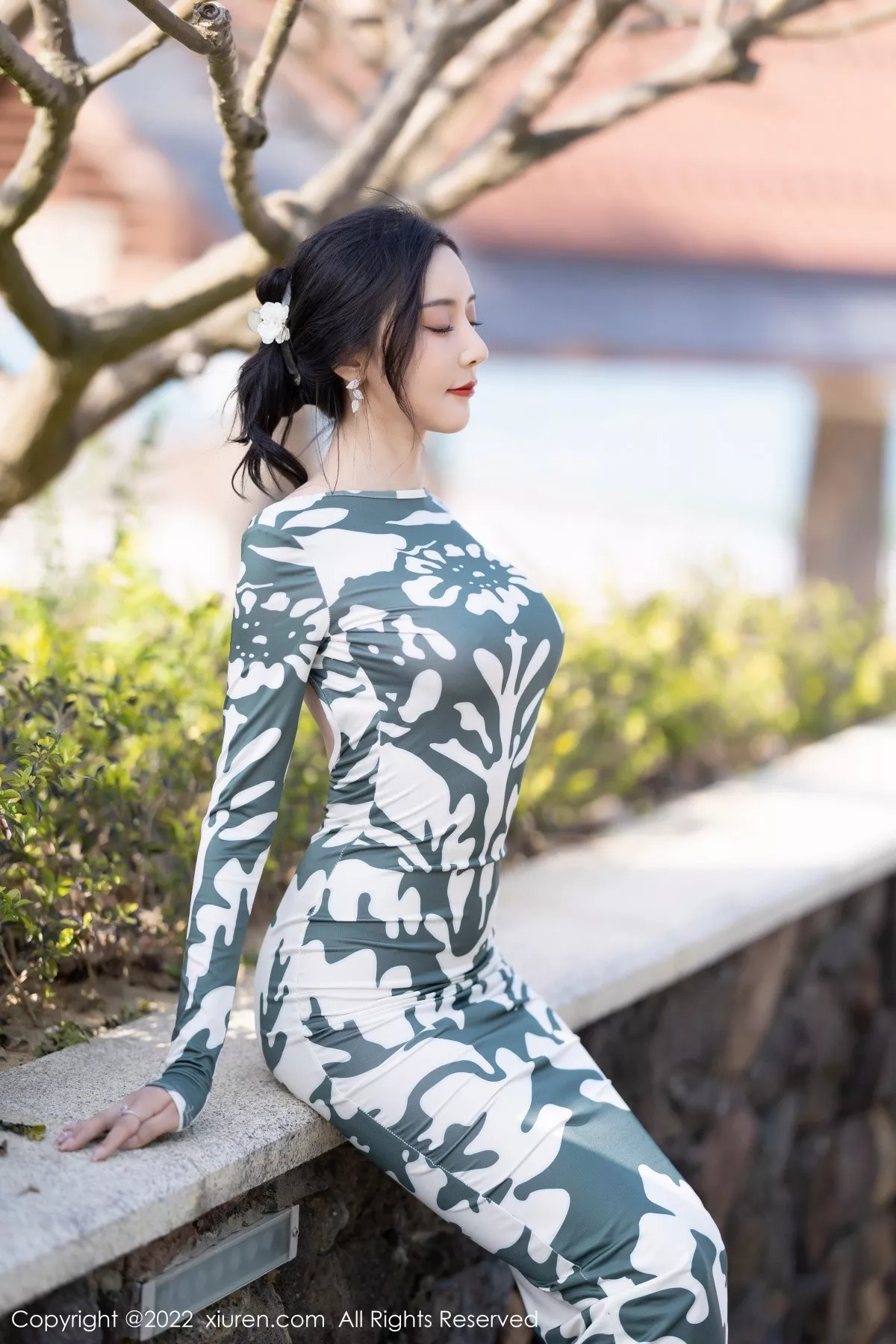 XiuRen第5194期_女神王馨瑶yanni厦门旅拍脱紧身连衣裙露灰色蕾丝内衣诱惑写真90P