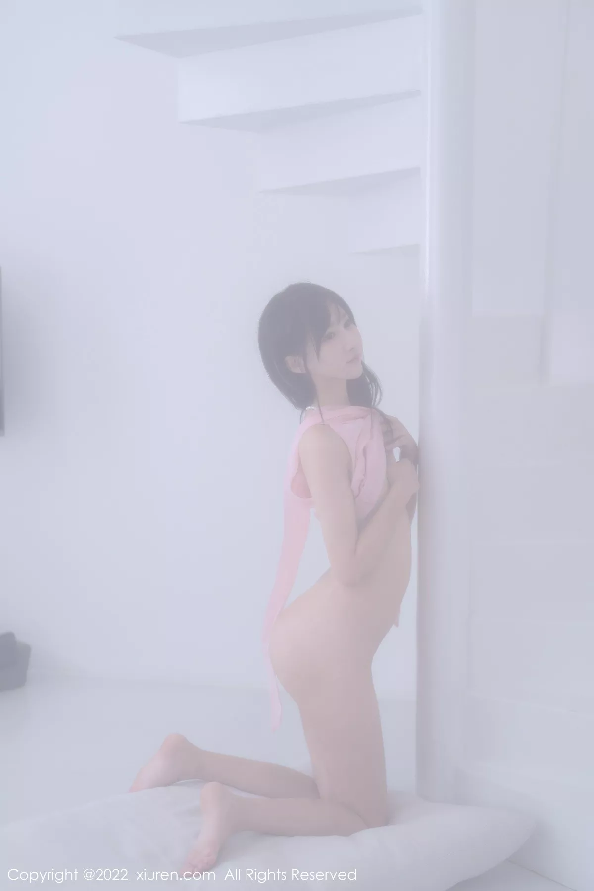 XiuRen第5318期_女神小果冻儿大理旅拍性感粉色上衣配白色短裙秀美腿诱惑写真76P