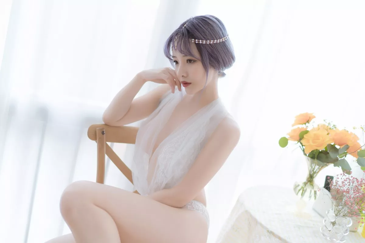 动漫博主雯妹不讲道理白色希腊主题私房性感白色缕空蕾丝内衣惹火诱惑写真36P