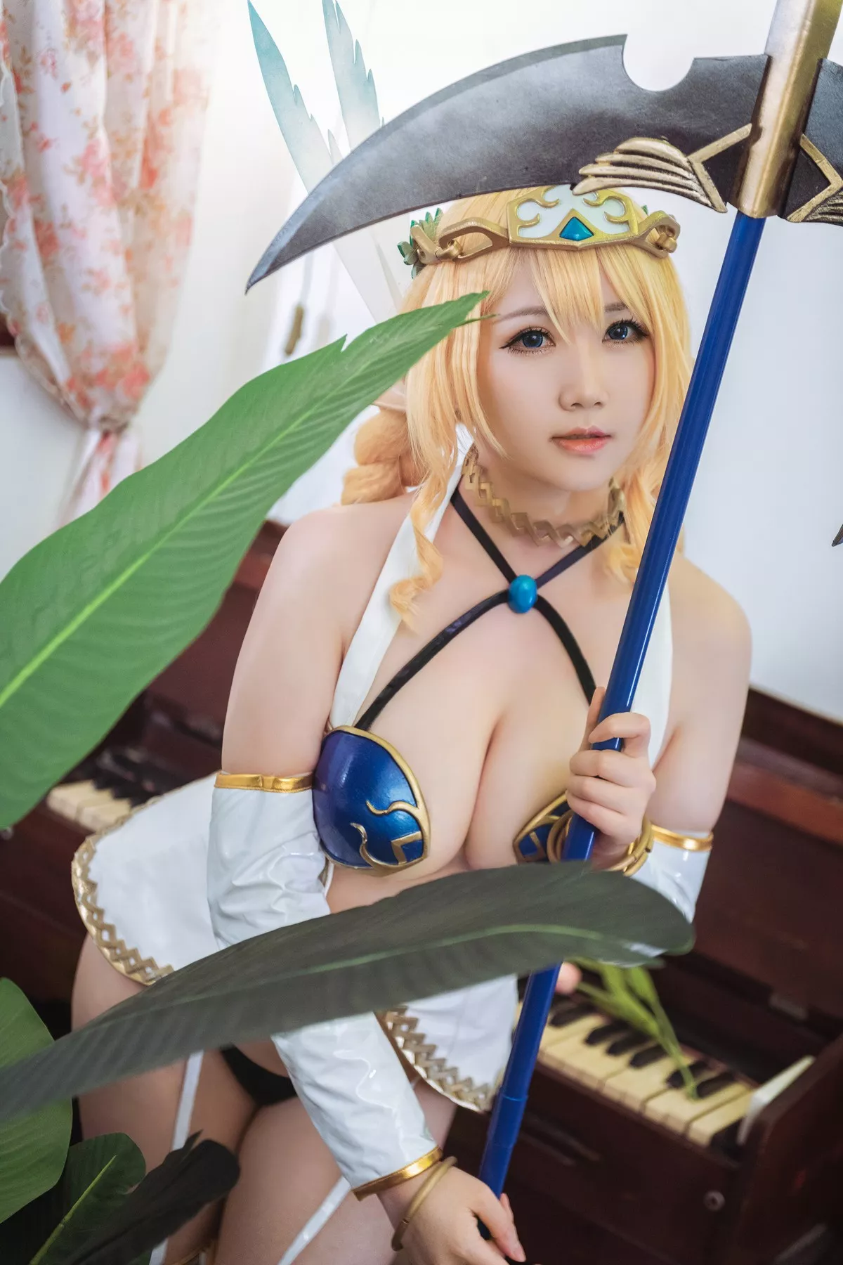 微肉感萌妹是本末末精灵村主题私房性感开胸精灵服饰秀完美身材迷人诱惑写真38P