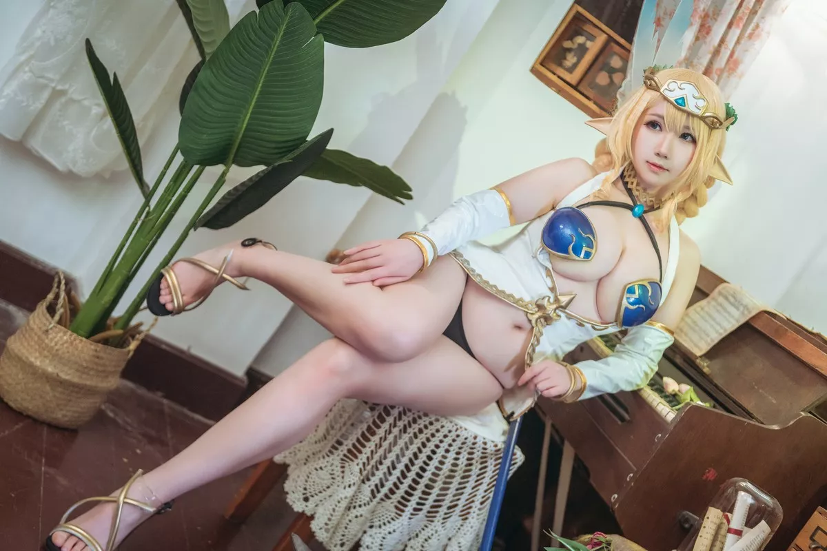微肉感萌妹是本末末精灵村主题私房性感开胸精灵服饰秀完美身材迷人诱惑写真38P