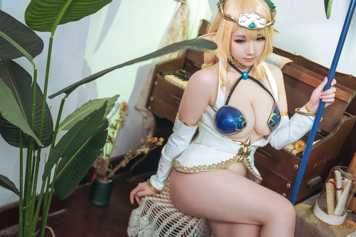 微肉感萌妹是本末末精灵村主题私房性感开胸精灵服饰秀完美身材迷人诱惑写真38P