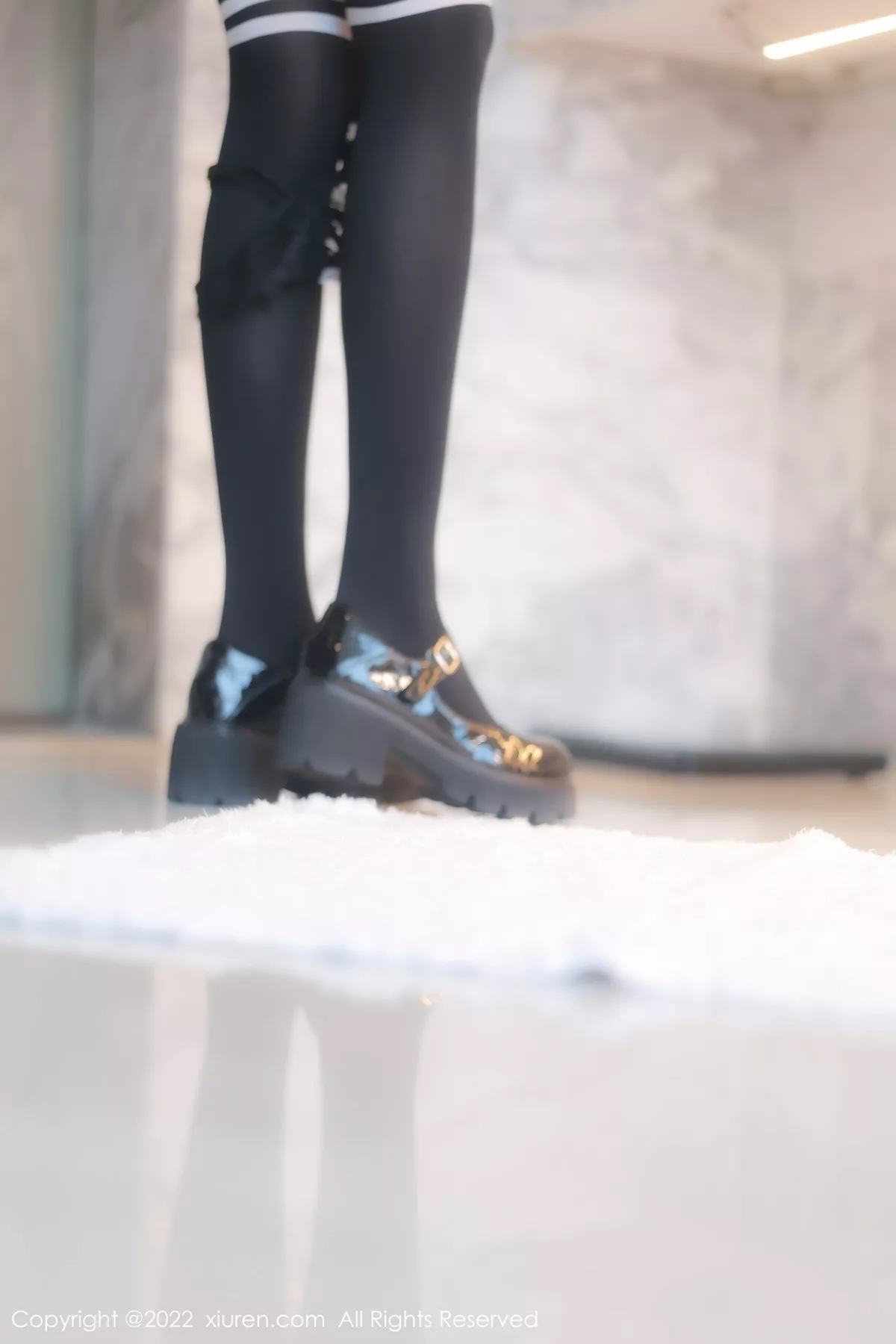 XiuRen第5365期_模特婠婠么性感学妹制服白色短T配黑短裙秀曼妙身姿诱惑写真98P