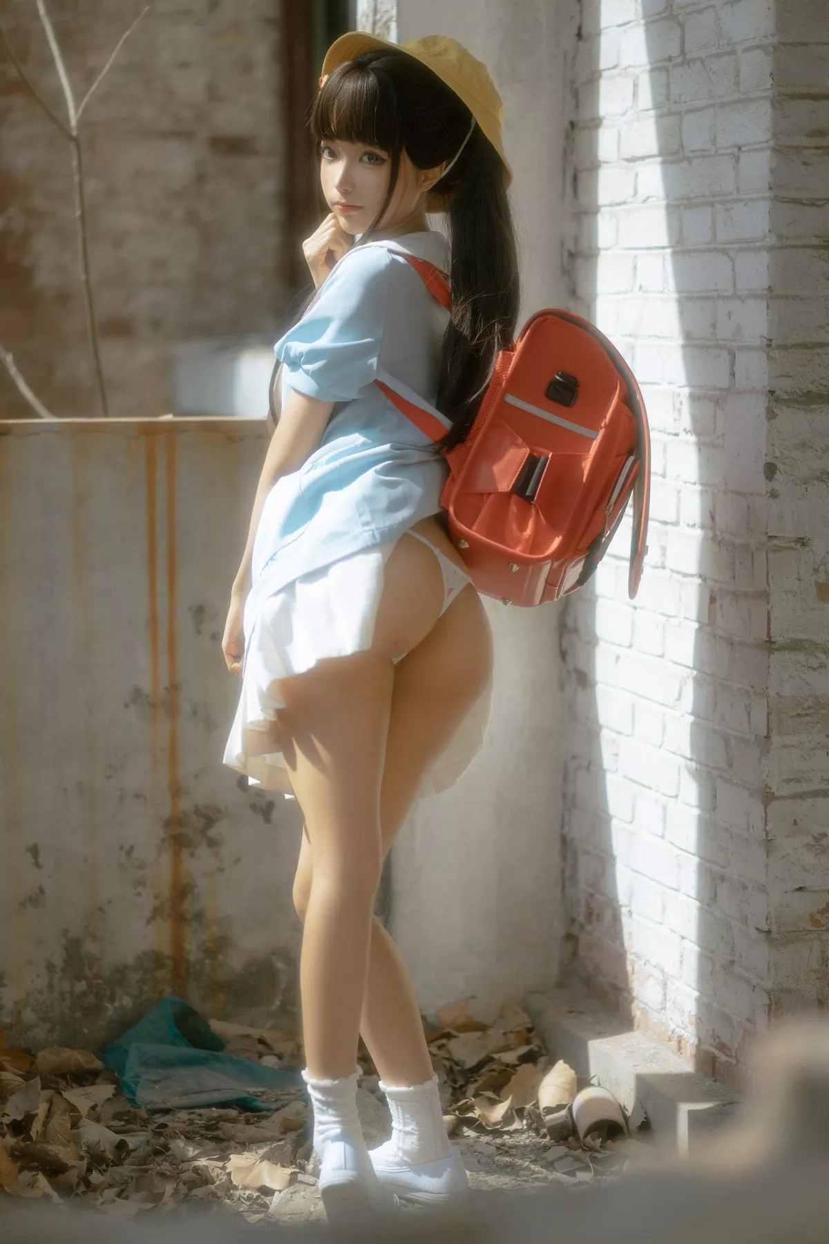 动漫博主蠢沫沫小黄帽绅士版主题户外性感服饰半脱露豪乳创可贴遮点诱惑写真156P