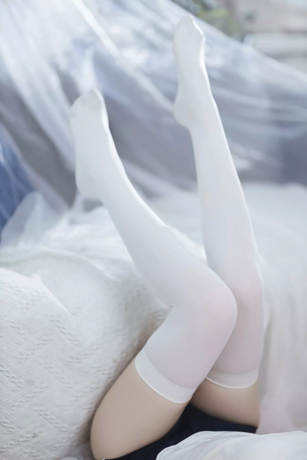 网络美女是三不是世w束缚主题私房性感紧身运动服半脱秀丰满身材诱惑写真37P
