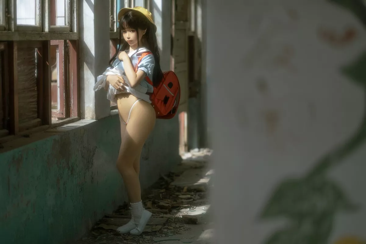 动漫博主蠢沫沫小黄帽绅士版主题户外性感服饰半脱露豪乳创可贴遮点诱惑写真156P