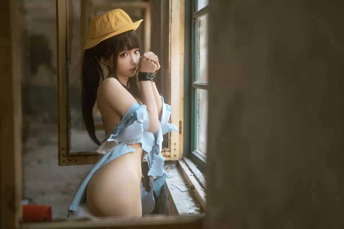 动漫博主蠢沫沫小黄帽绅士版主题户外性感服饰半脱露豪乳创可贴遮点诱惑写真156P