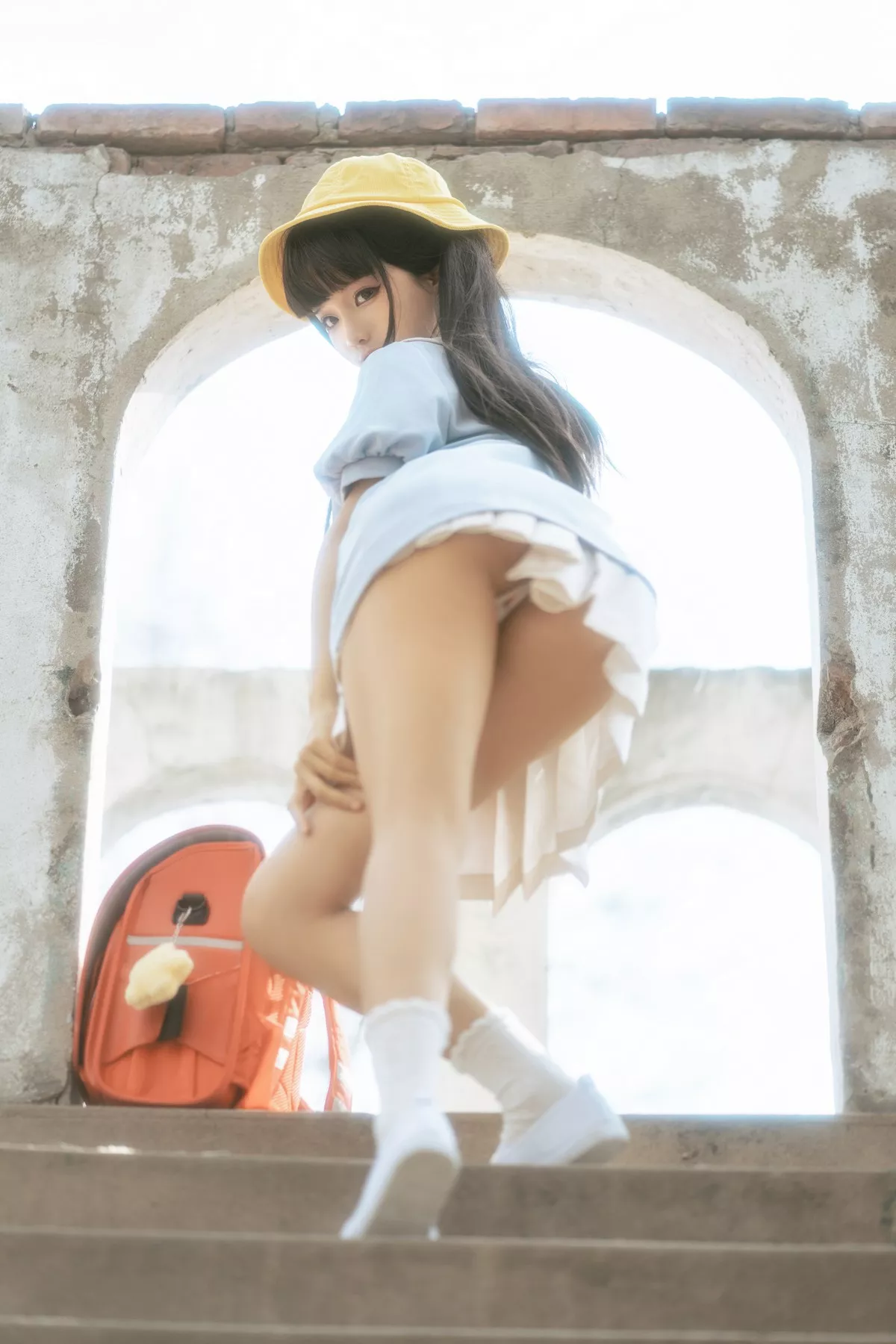 动漫博主蠢沫沫小黄帽绅士版主题户外性感服饰半脱露豪乳创可贴遮点诱惑写真156P