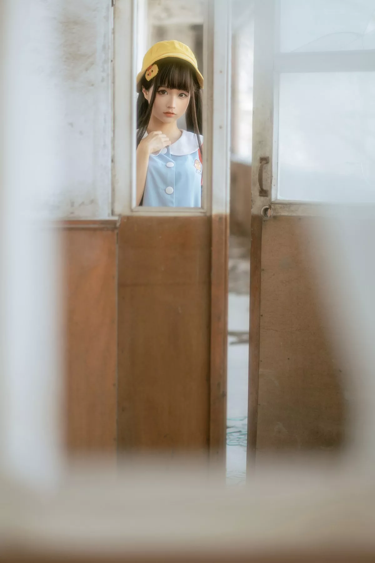 动漫博主蠢沫沫小黄帽绅士版主题户外性感服饰半脱露豪乳创可贴遮点诱惑写真156P