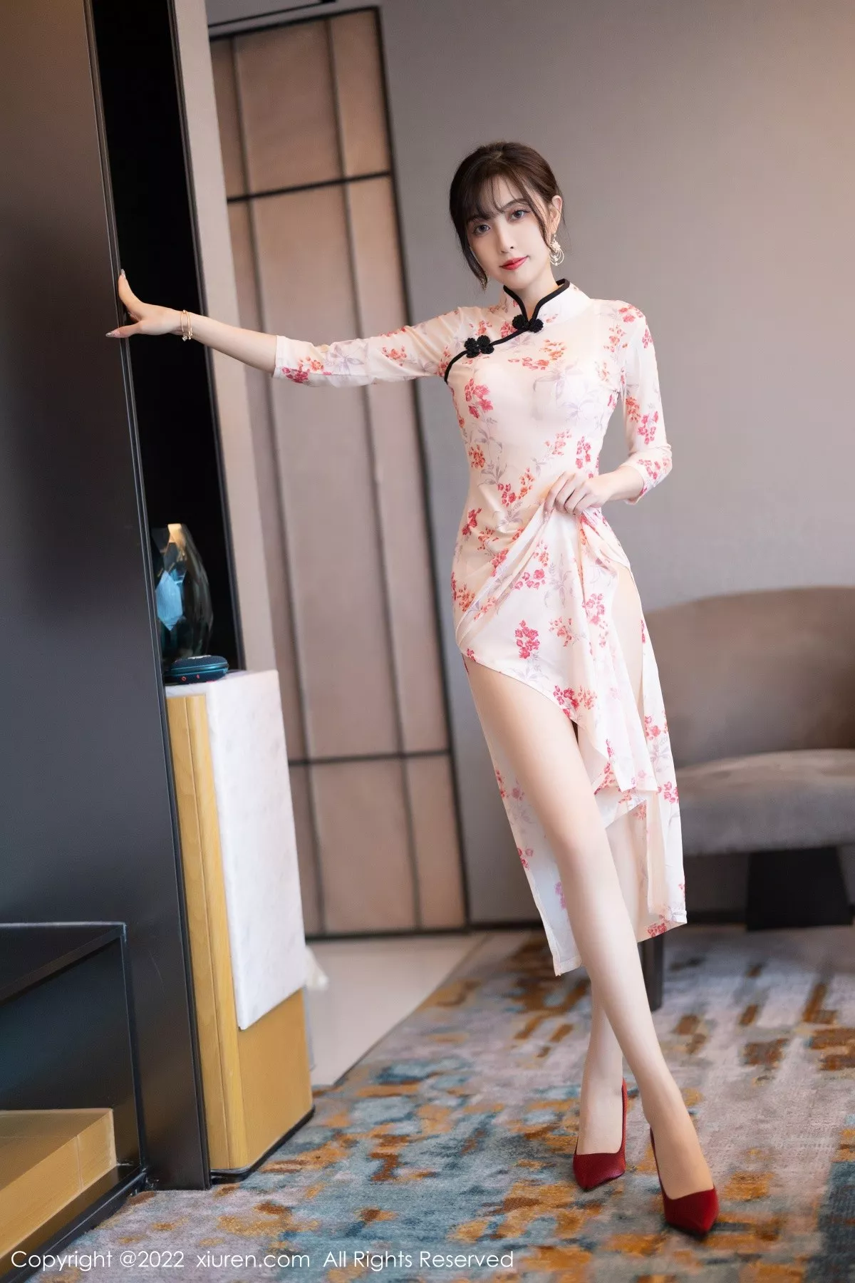 XiuRen第5366期_模特林星阑厦门旅拍脱轻透旗袍露蕾丝内衣配超薄肉丝诱惑写真84P