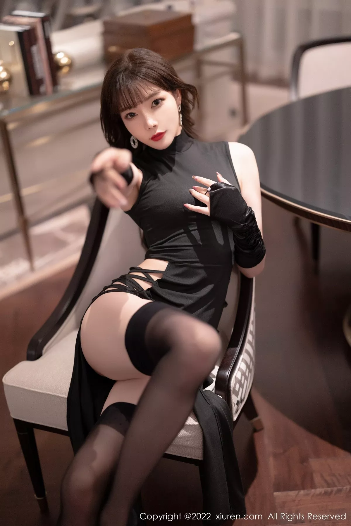 XiuRen第5374期_女神徐莉芝Booty厦门旅拍黑色轻透情趣内衣秀完美身材诱惑写真100P