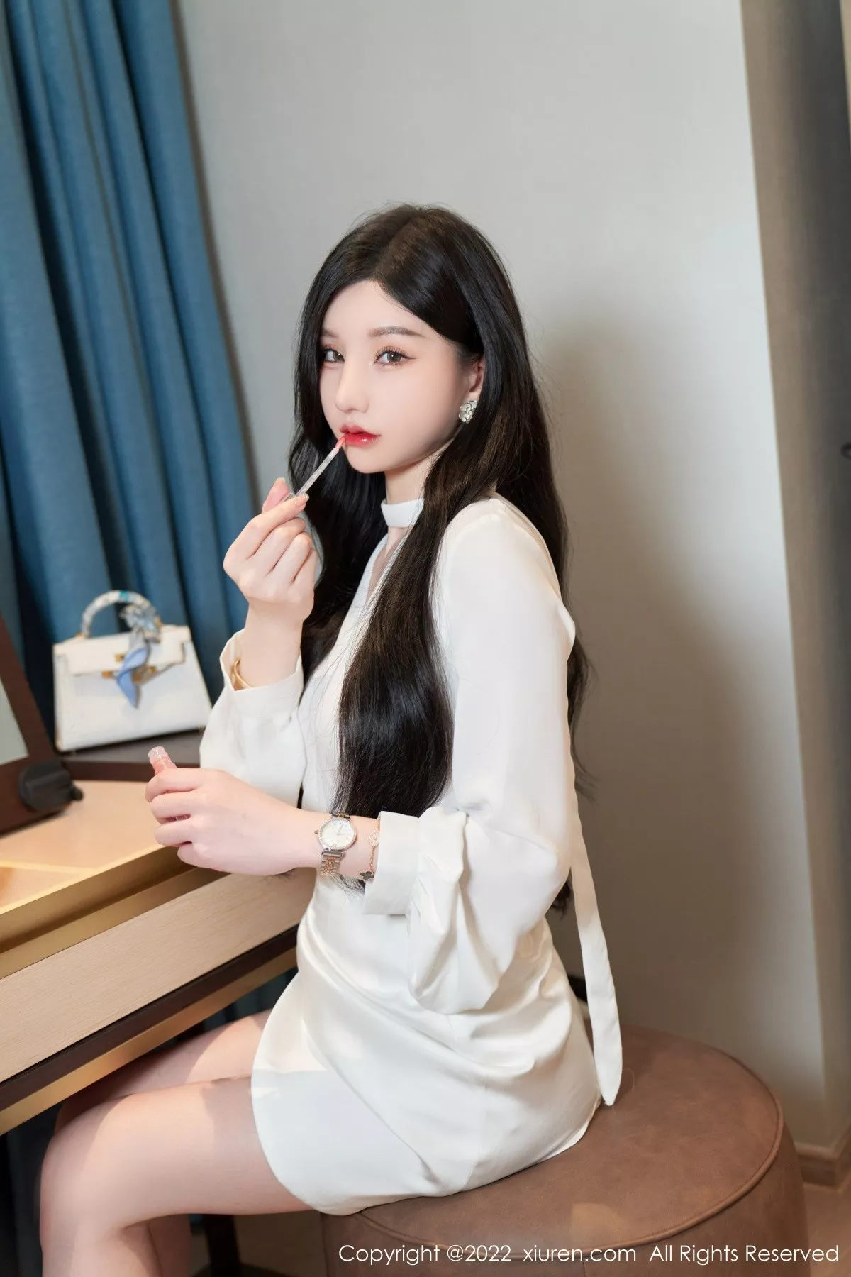 XiuRen第5381期_女神周于希Sally私房简约白色服半脱露蕾丝内裤秀翘臀诱惑写真77P
