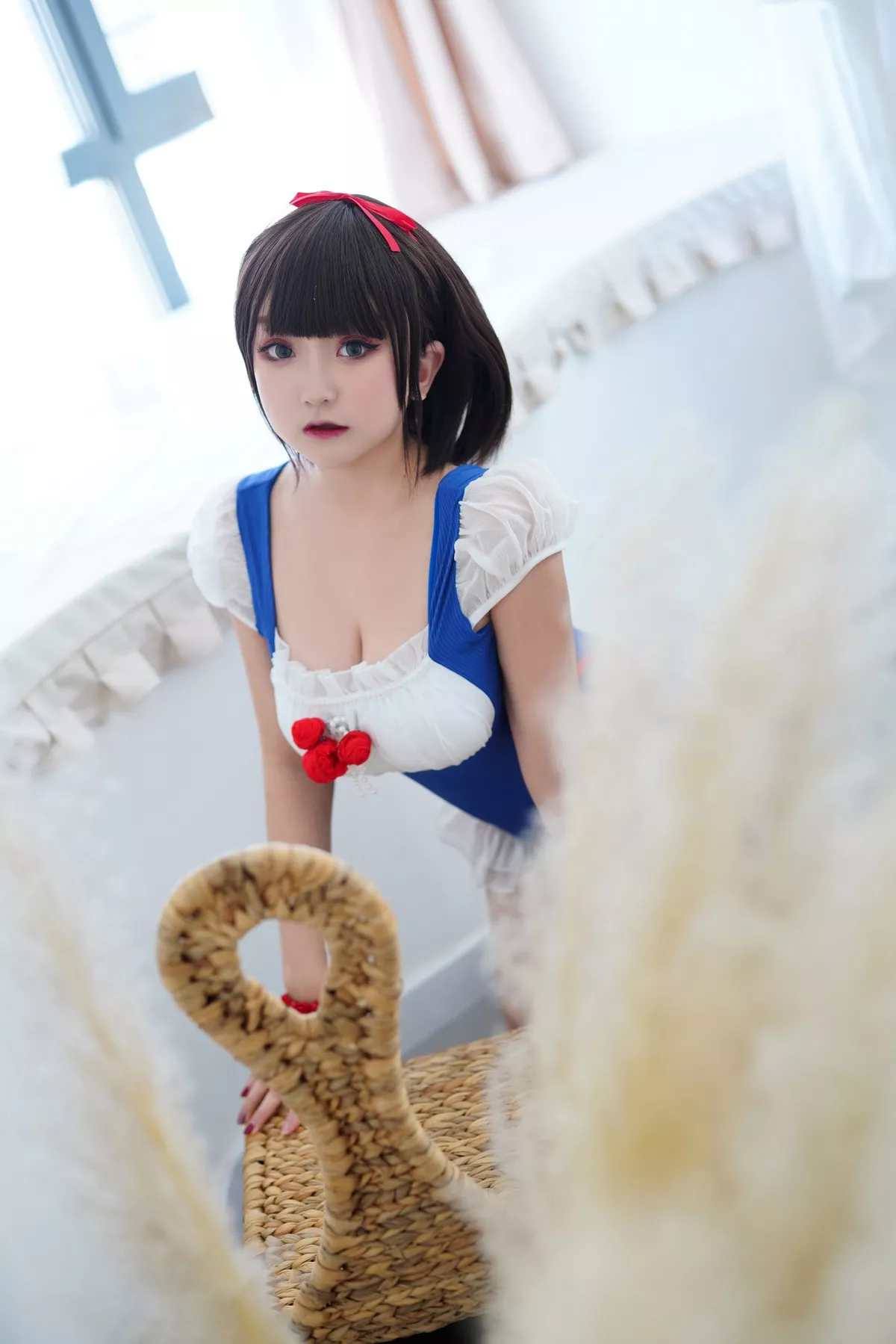 动漫博主恩田直幸夏日泳装白雪姬主题私房性感服饰配白丝袜秀美腿诱惑写真40P