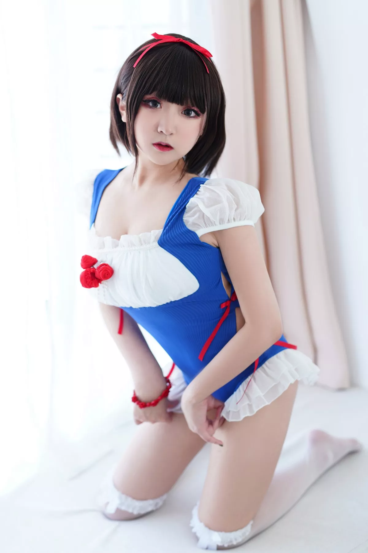 动漫博主恩田直幸夏日泳装白雪姬主题私房性感服饰配白丝袜秀美腿诱惑写真40P