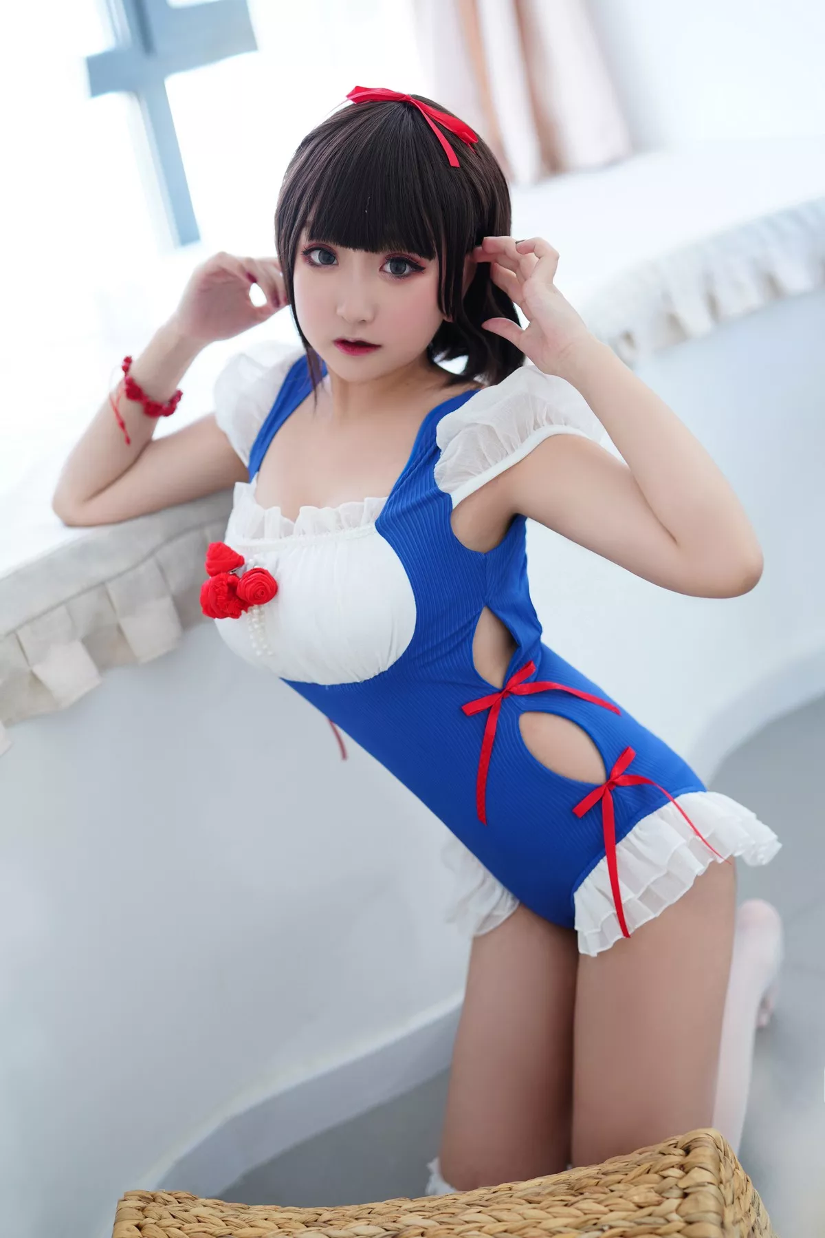 动漫博主恩田直幸夏日泳装白雪姬主题私房性感服饰配白丝袜秀美腿诱惑写真40P