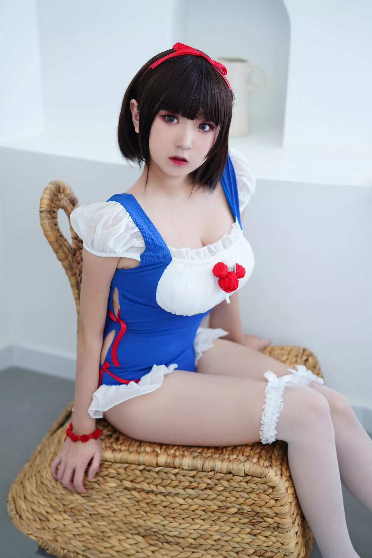 动漫博主恩田直幸夏日泳装白雪姬主题私房性感服饰配白丝袜秀美腿诱惑写真40P