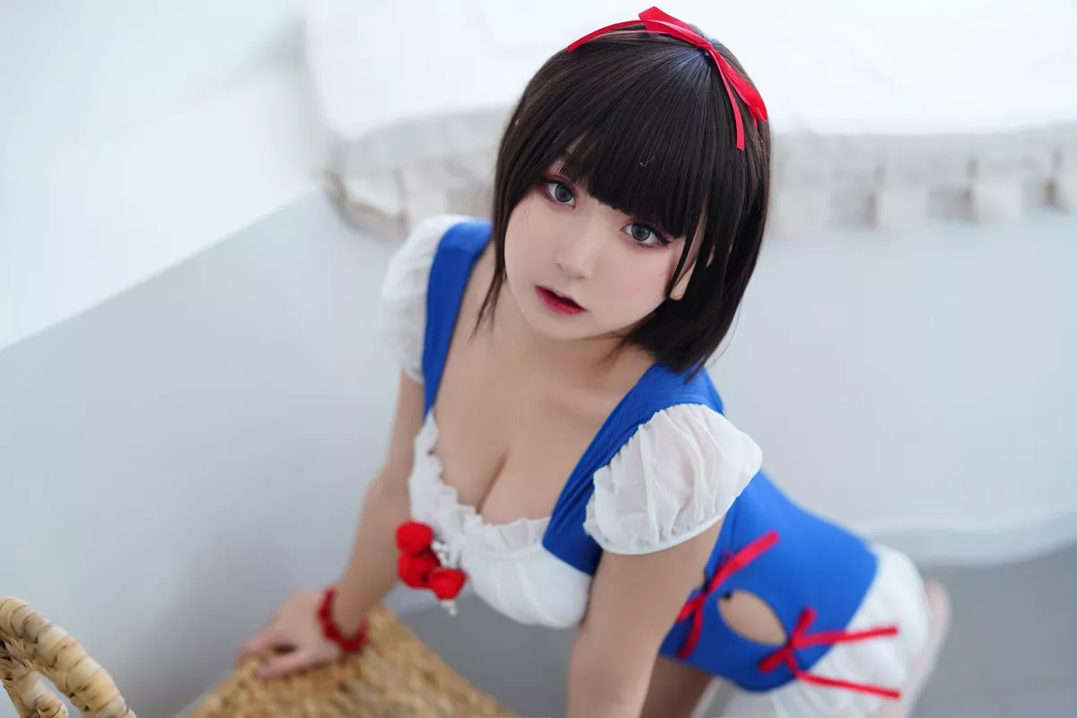 动漫博主恩田直幸夏日泳装白雪姬主题私房性感服饰配白丝袜秀美腿诱惑写真40P