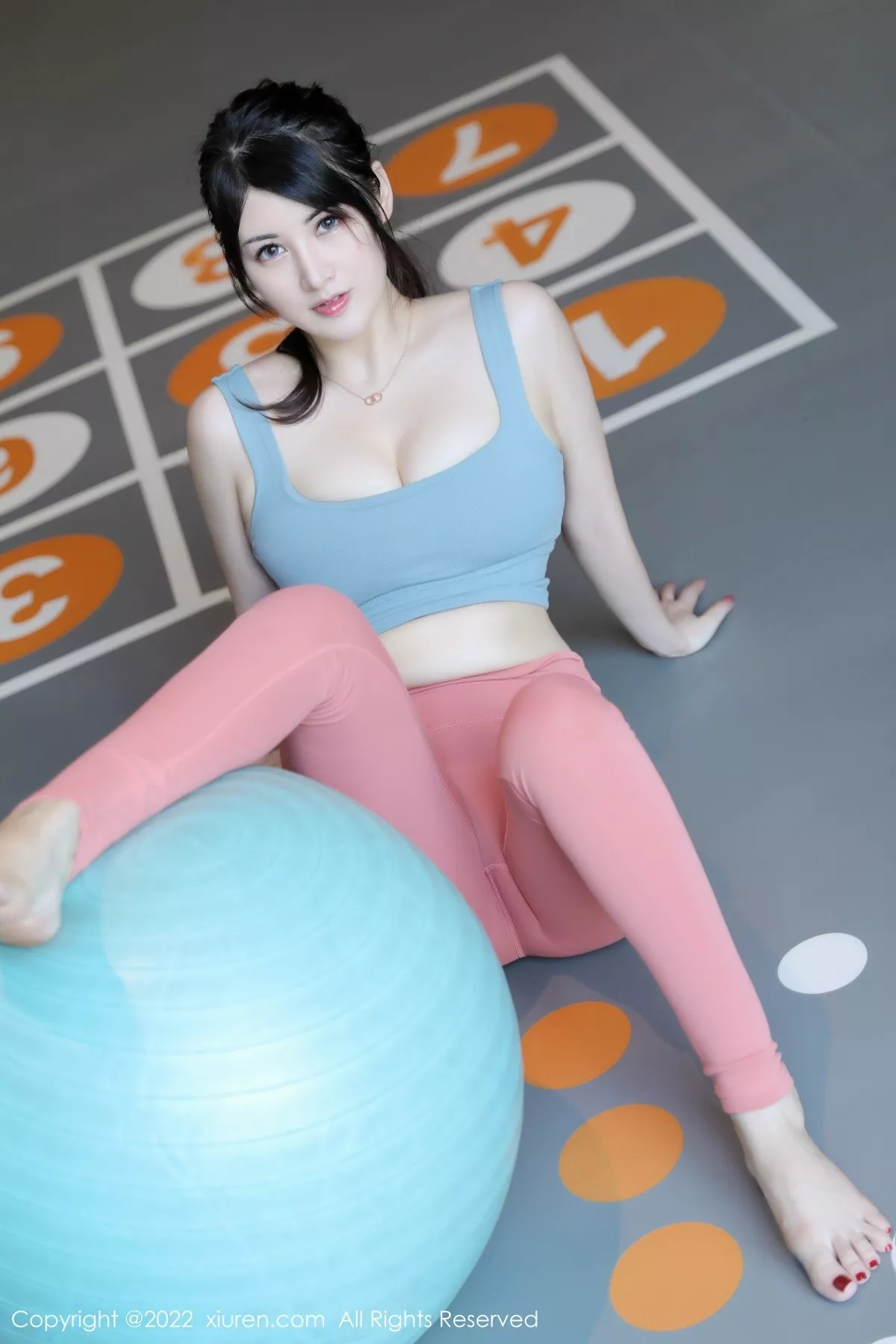 XiuRen第5406期_模特诗诗kiki健身房场景性感紧身运动服秀惹火身材诱惑写真55P