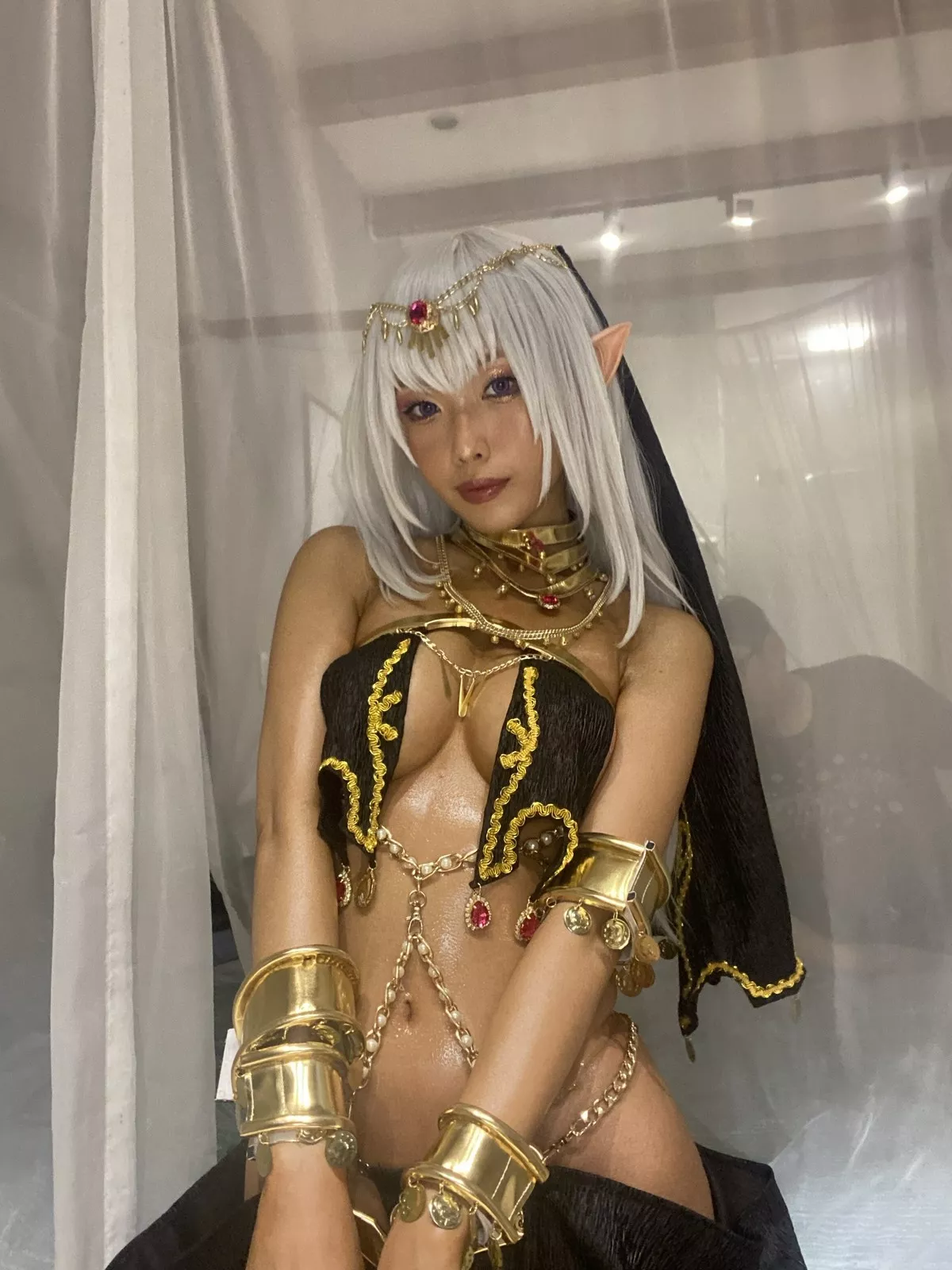 网络美女eliza喵喵Mistioria Arte主题性感情趣服饰露油亮肌肤秀火辣身材诱惑写真59P