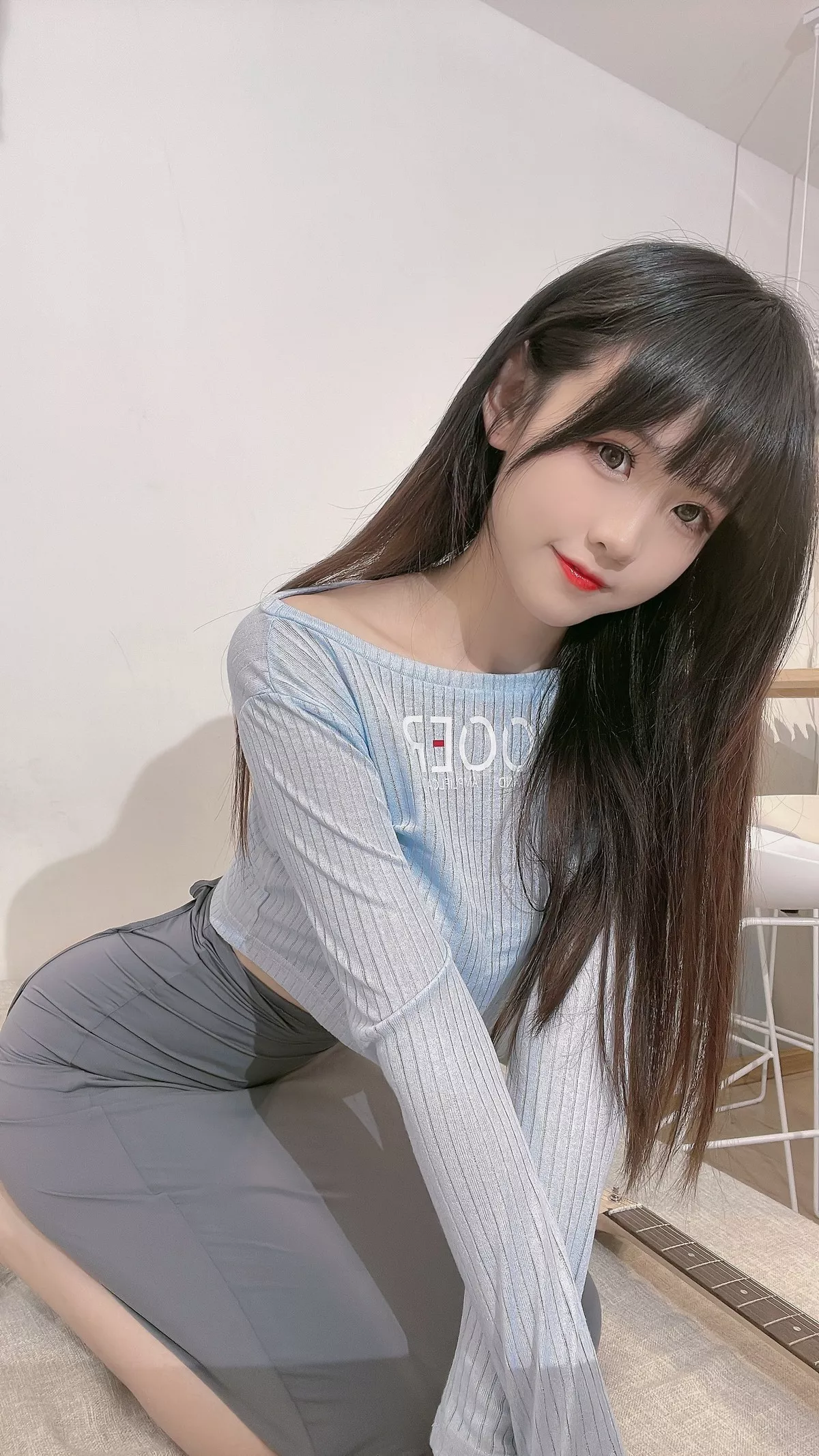 网络美女miko酱ww吉他妹妹主题私房性感薄透上衣配露臀长裙秀豪乳翘臀诱惑写真36P
