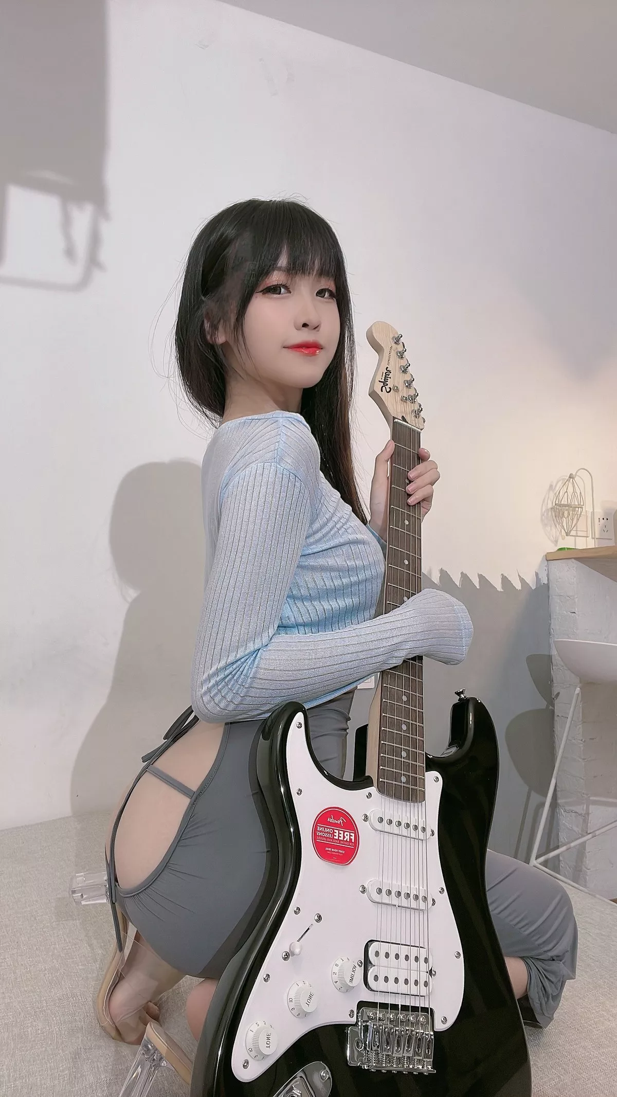 网络美女miko酱ww吉他妹妹主题私房性感薄透上衣配露臀长裙秀豪乳翘臀诱惑写真36P