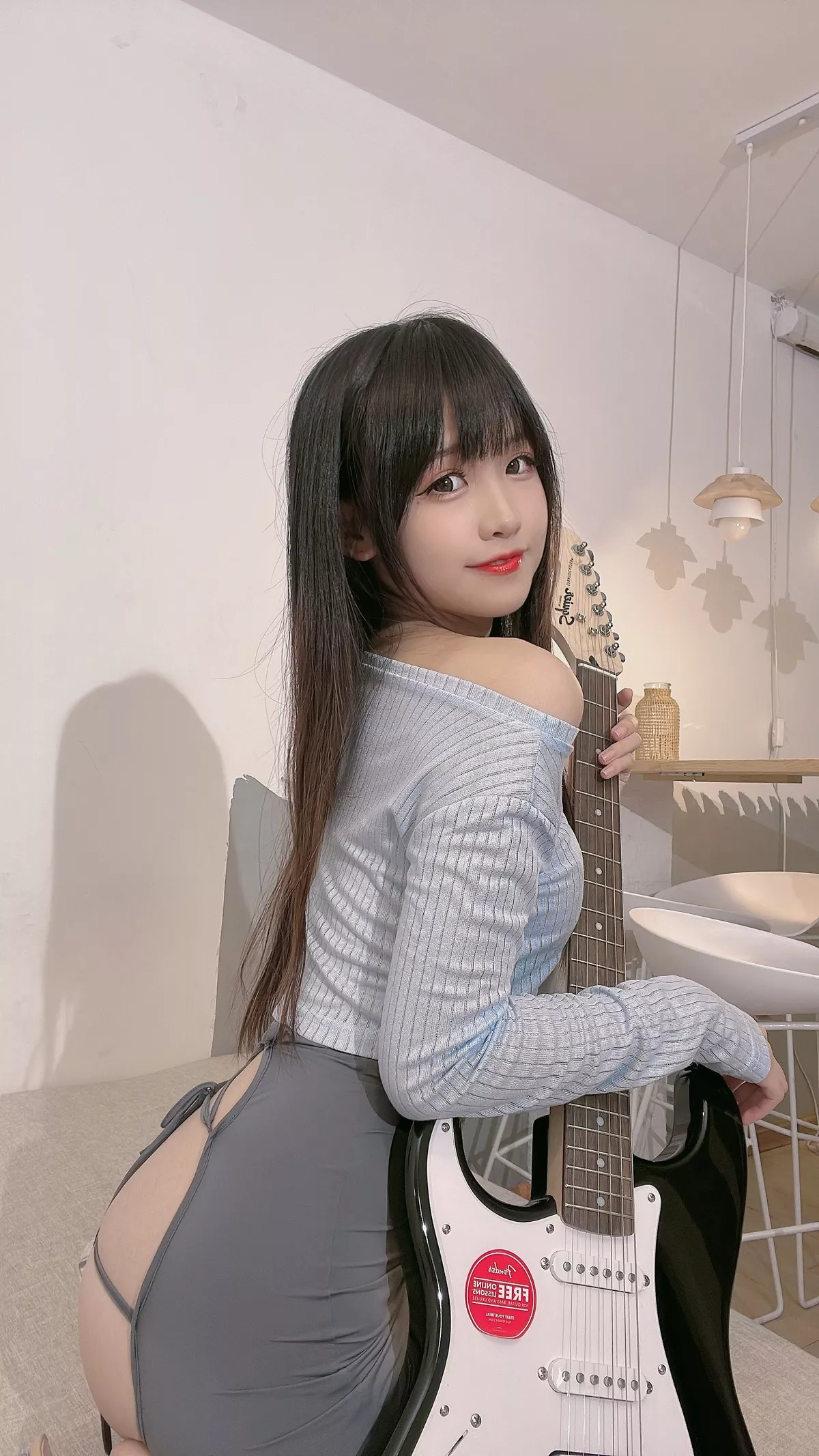 网络美女miko酱ww吉他妹妹主题私房性感薄透上衣配露臀长裙秀豪乳翘臀诱惑写真36P