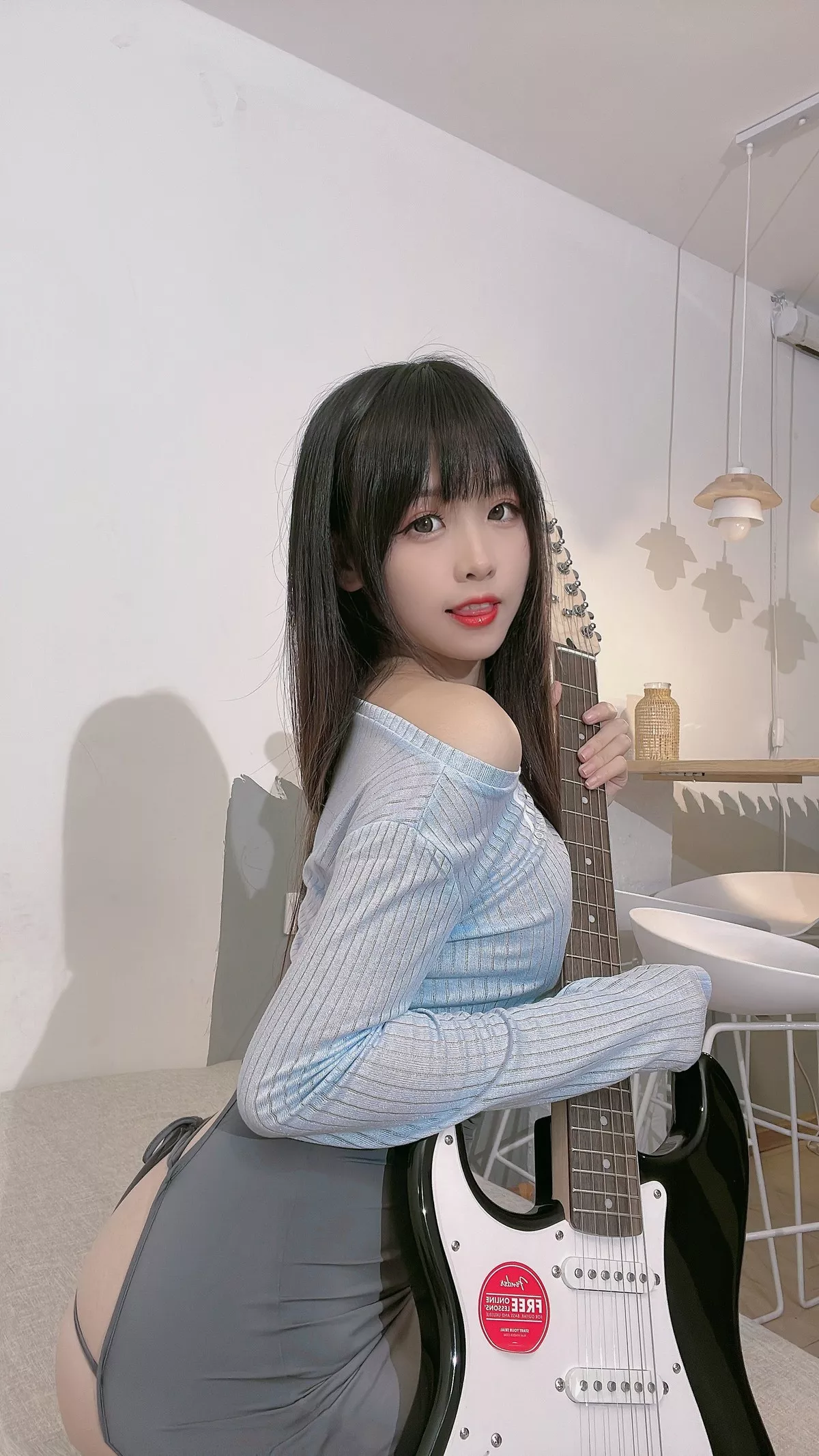 网络美女miko酱ww吉他妹妹主题私房性感薄透上衣配露臀长裙秀豪乳翘臀诱惑写真36P