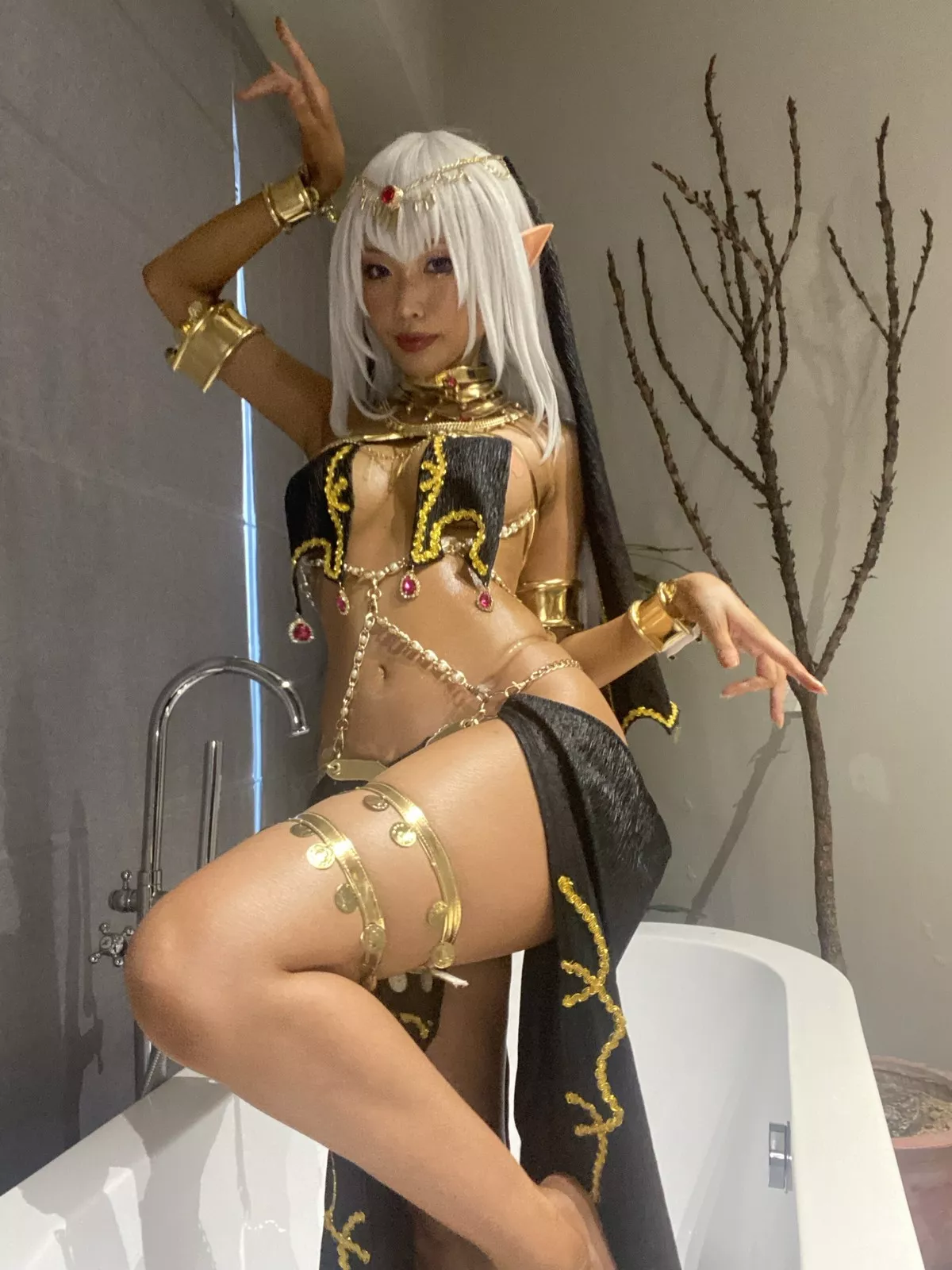 网络美女eliza喵喵Mistioria Arte主题性感情趣服饰露油亮肌肤秀火辣身材诱惑写真59P