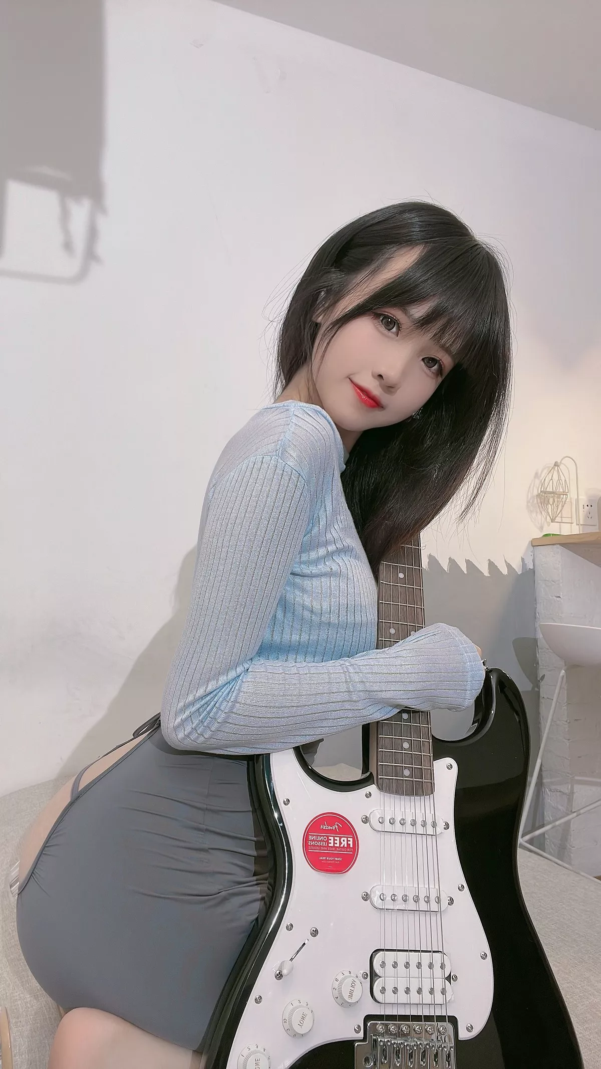 网络美女miko酱ww吉他妹妹主题私房性感薄透上衣配露臀长裙秀豪乳翘臀诱惑写真36P