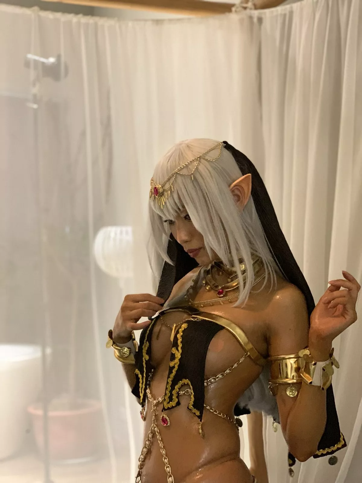 网络美女eliza喵喵Mistioria Arte主题性感情趣服饰露油亮肌肤秀火辣身材诱惑写真59P