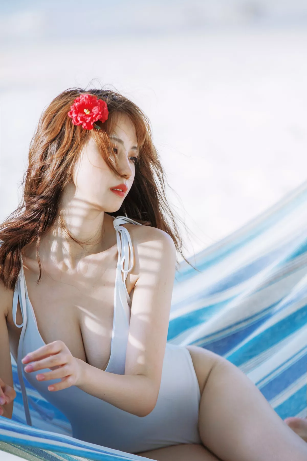 次元少女念雪ww日暮温柔主题户外海边性感白色连体比基尼秀完美身材诱惑写真39P