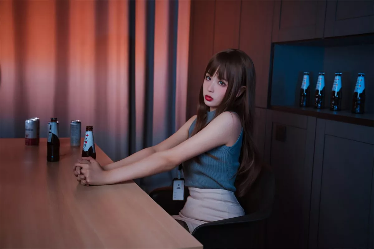 网络美女轩萧学姐微醺喝醉了ol主题私房白色短裙下超薄黑丝秀翘臀美腿诱惑写真57P