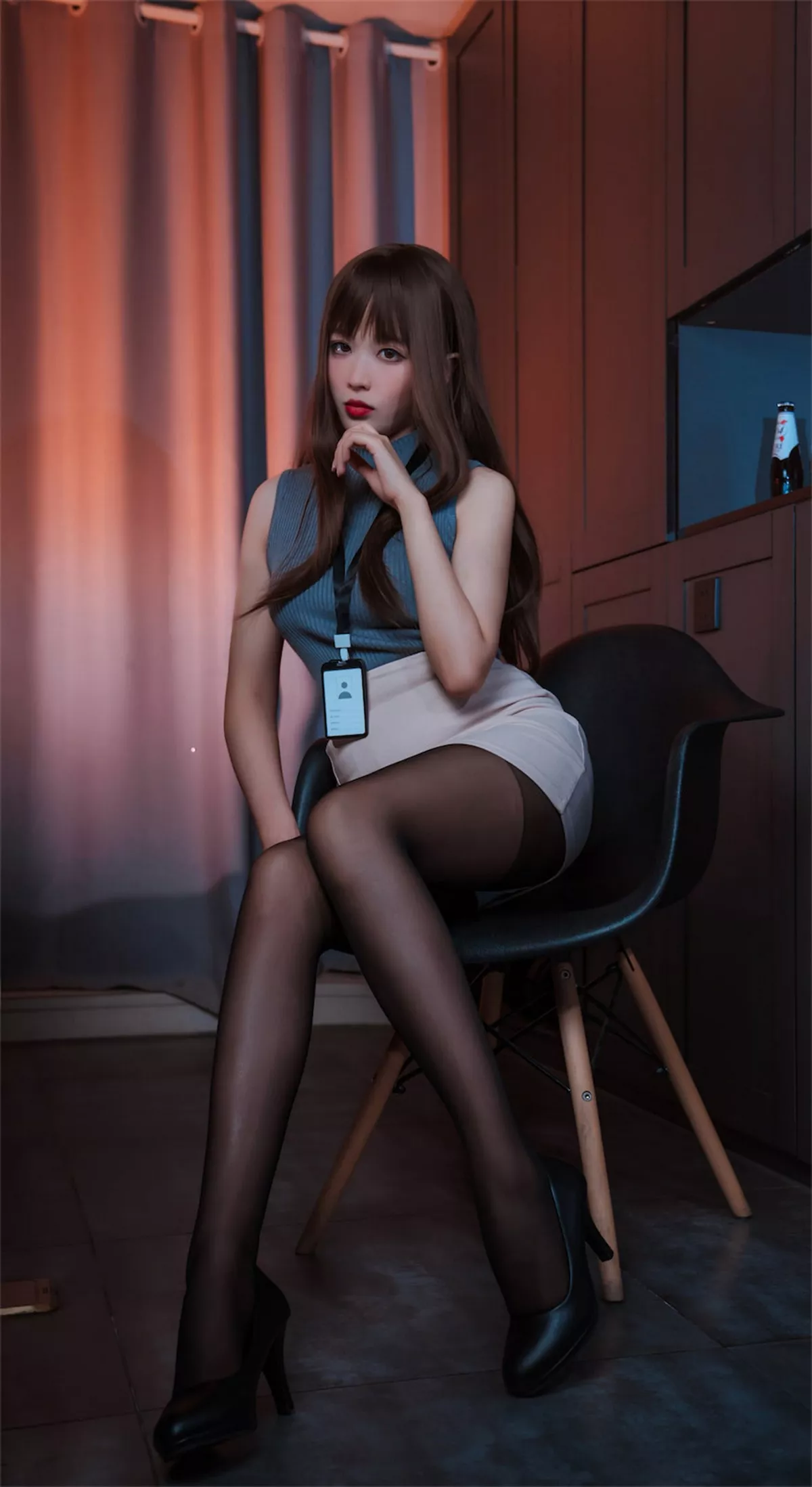 网络美女轩萧学姐微醺喝醉了ol主题私房白色短裙下超薄黑丝秀翘臀美腿诱惑写真57P