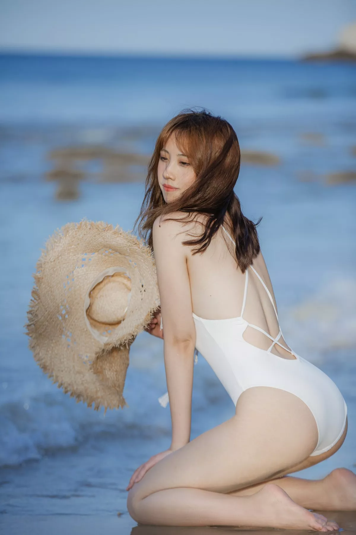 次元少女念雪ww日暮温柔主题户外海边性感白色连体比基尼秀完美身材诱惑写真39P