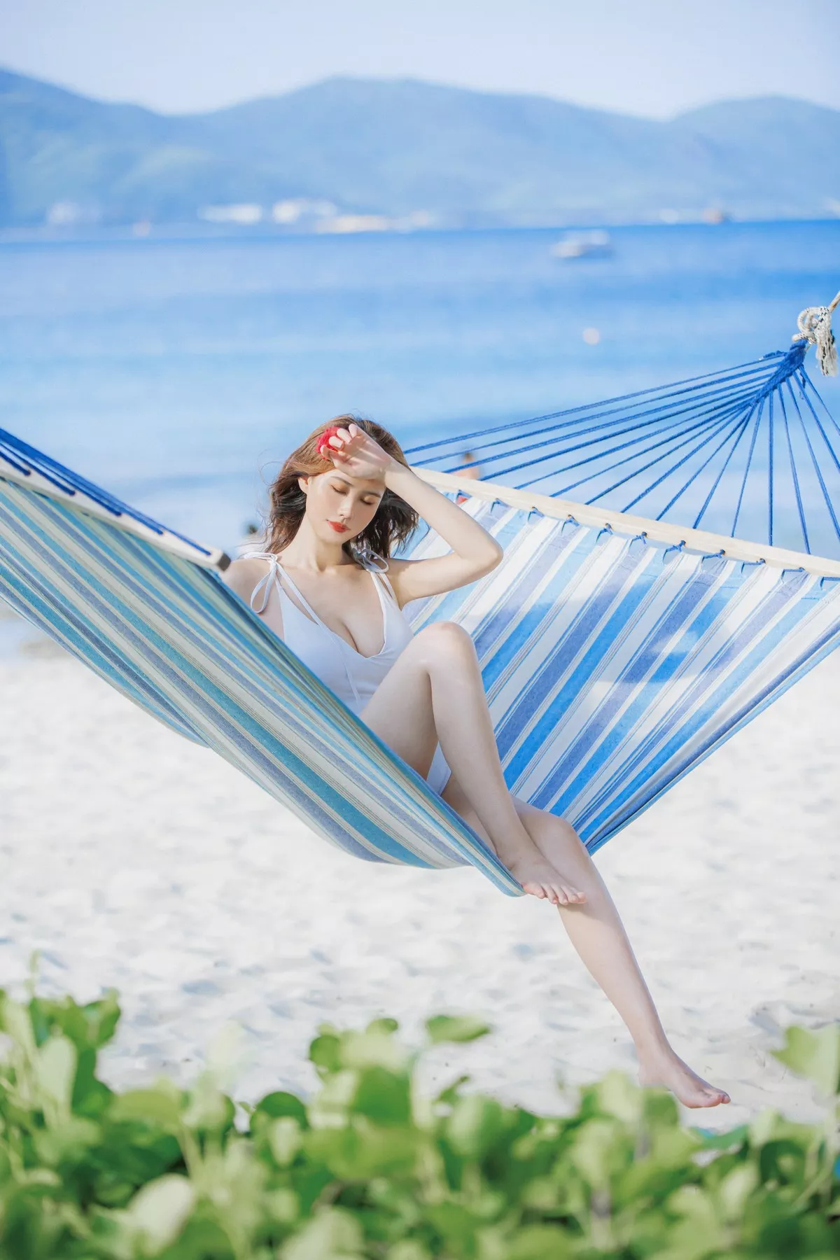次元少女念雪ww日暮温柔主题户外海边性感白色连体比基尼秀完美身材诱惑写真39P