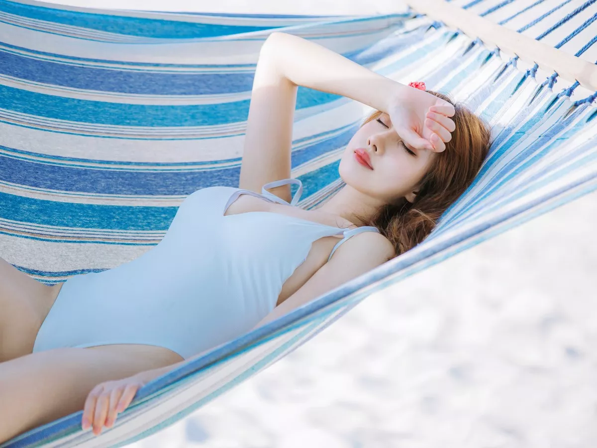 次元少女念雪ww日暮温柔主题户外海边性感白色连体比基尼秀完美身材诱惑写真39P