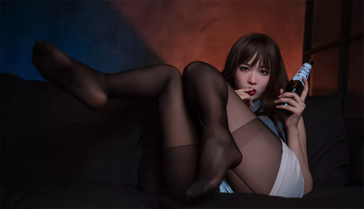 网络美女轩萧学姐微醺喝醉了ol主题私房白色短裙下超薄黑丝秀翘臀美腿诱惑写真57P