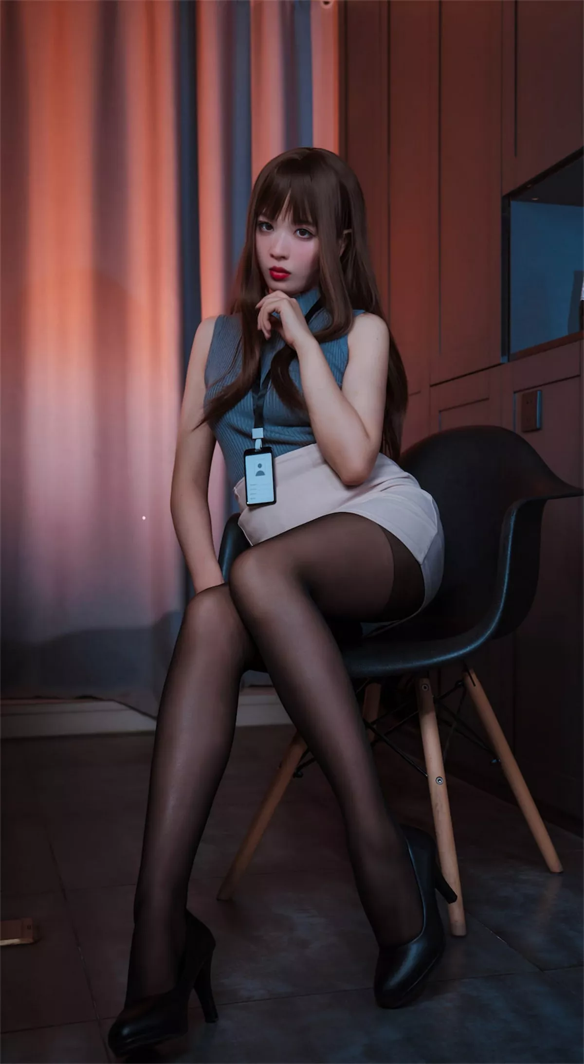 网络美女轩萧学姐微醺喝醉了ol主题私房白色短裙下超薄黑丝秀翘臀美腿诱惑写真57P