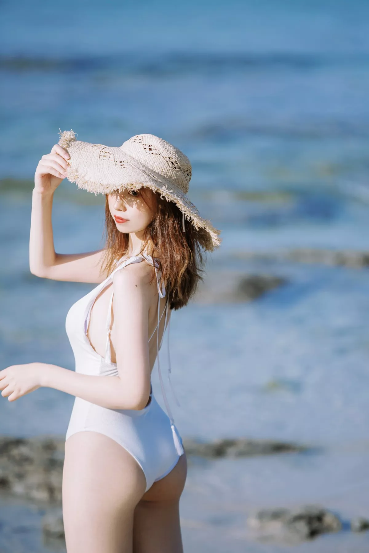次元少女念雪ww日暮温柔主题户外海边性感白色连体比基尼秀完美身材诱惑写真39P