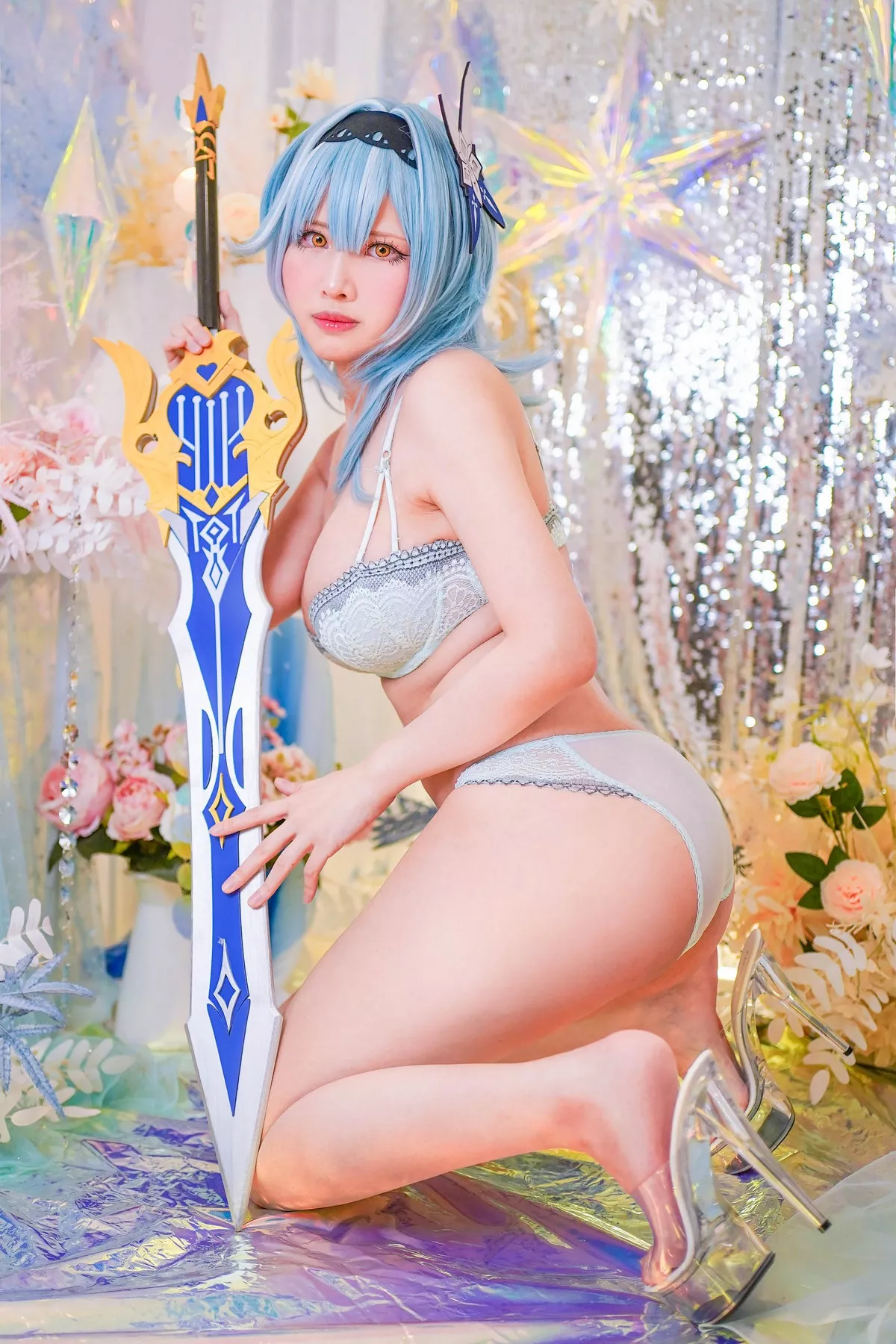 Coser美女萱-KaYa优菈主题美女武士装扮性感内衣秀傲人豪乳撩人诱惑写真38P