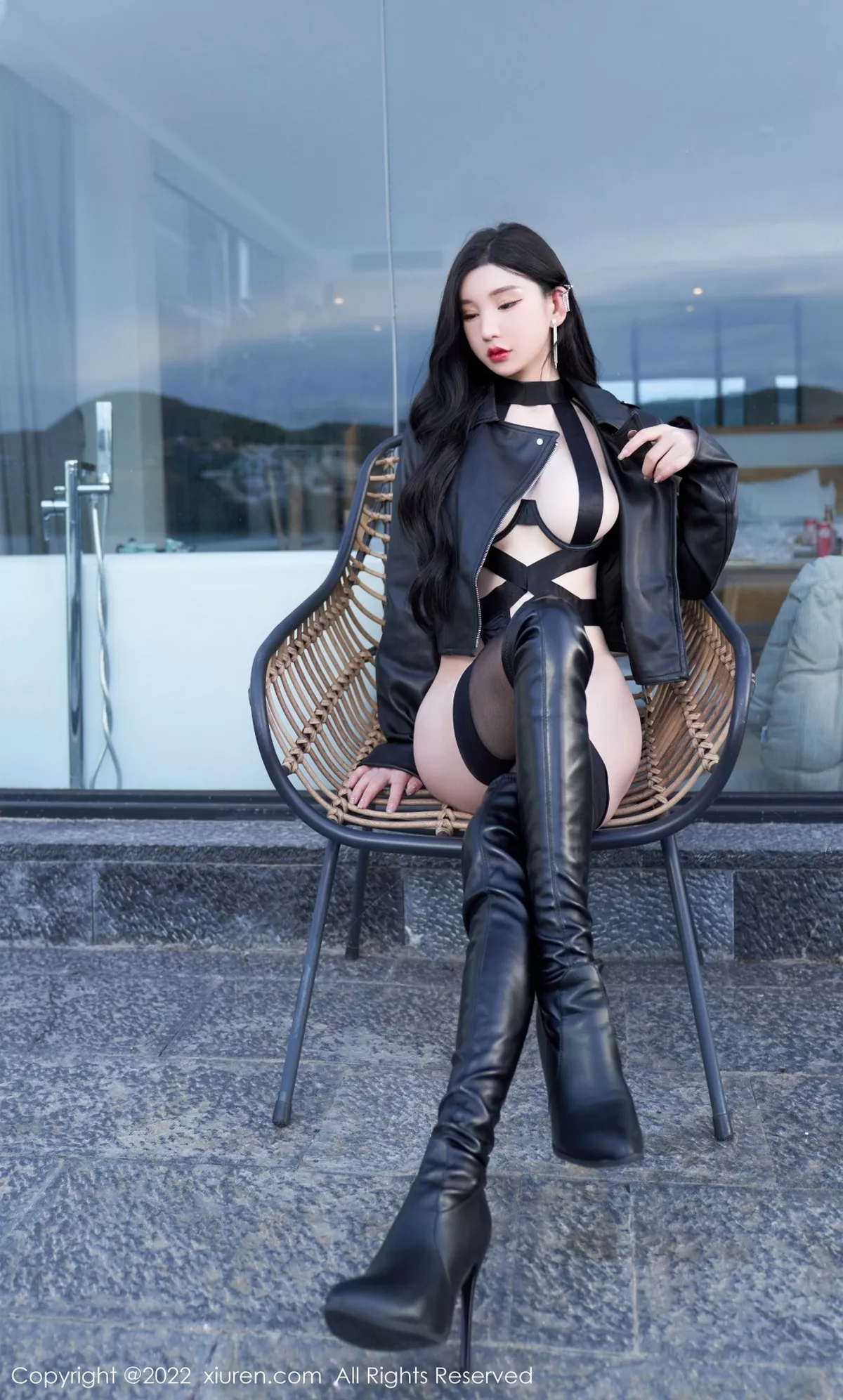 XiuRen第5433期_女神周于希Sally心愿旅拍半脱露性感黑色情趣内衣撩人诱惑写真73P