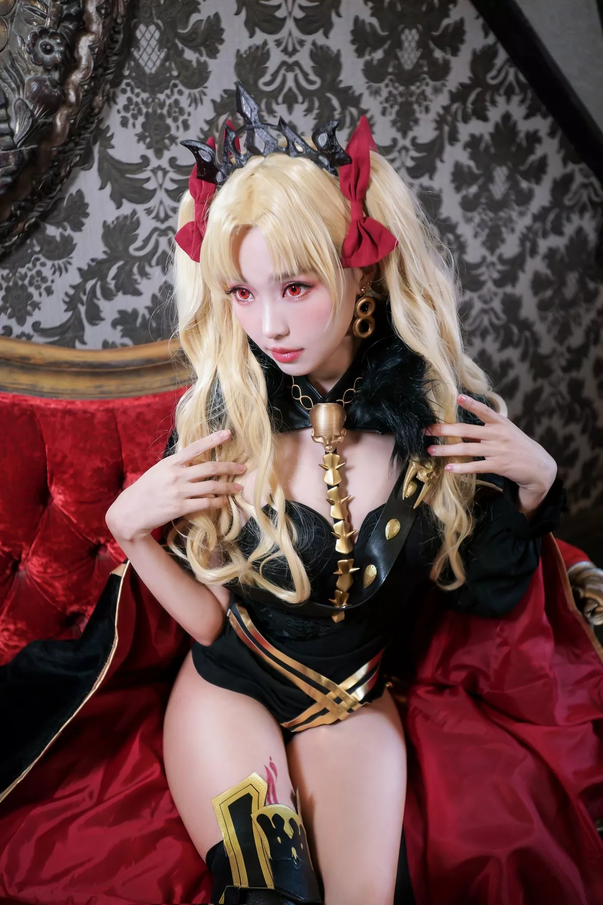 Coser妹子Ely_eee远坂凛弓凛主题私房沙发上性感黑色低胸服饰迷人诱惑写真42P