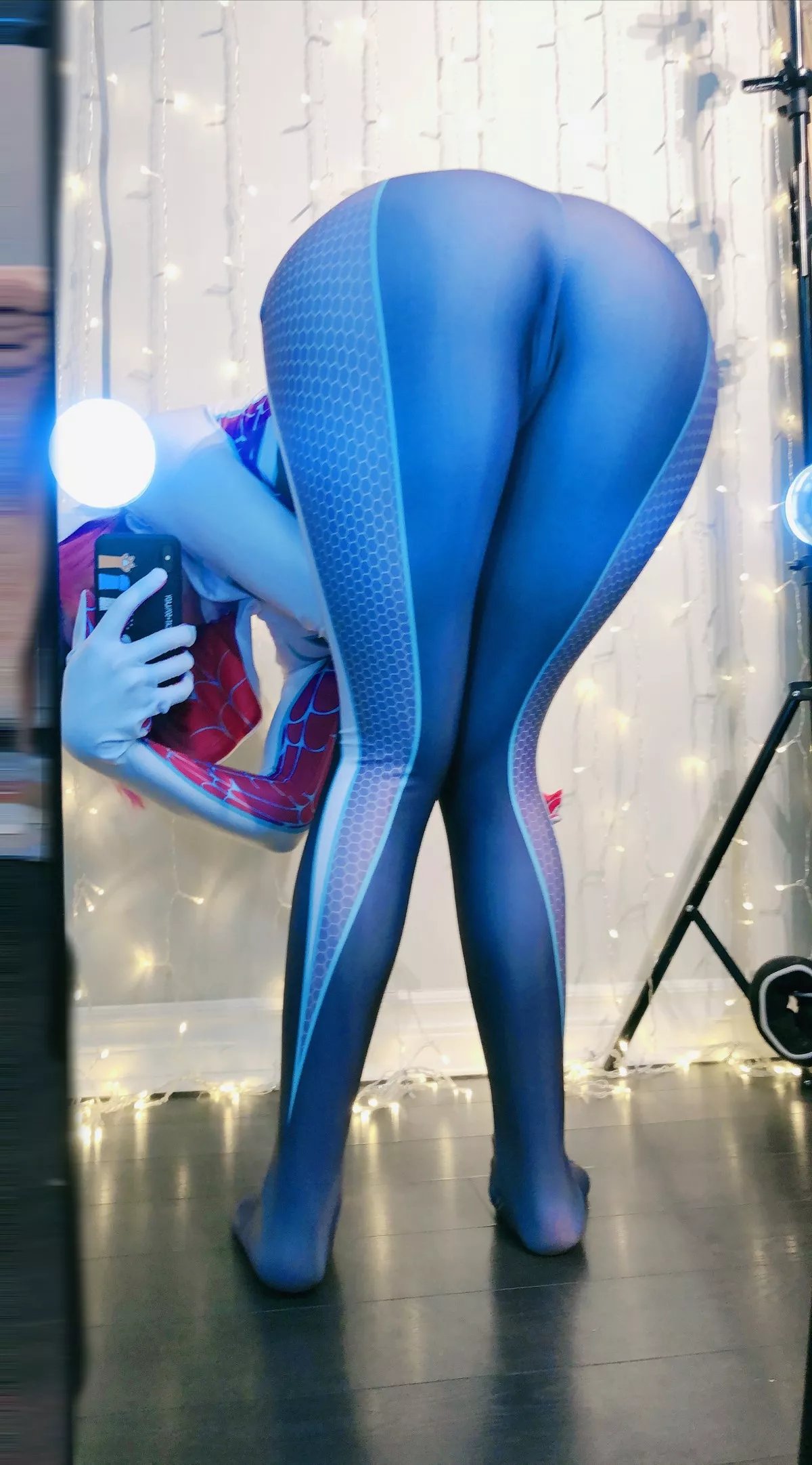 网络美女MisswarmJ-Spider Gwen主题私房性感紧身蜘蛛侠服饰秀完美身材诱惑写真43P